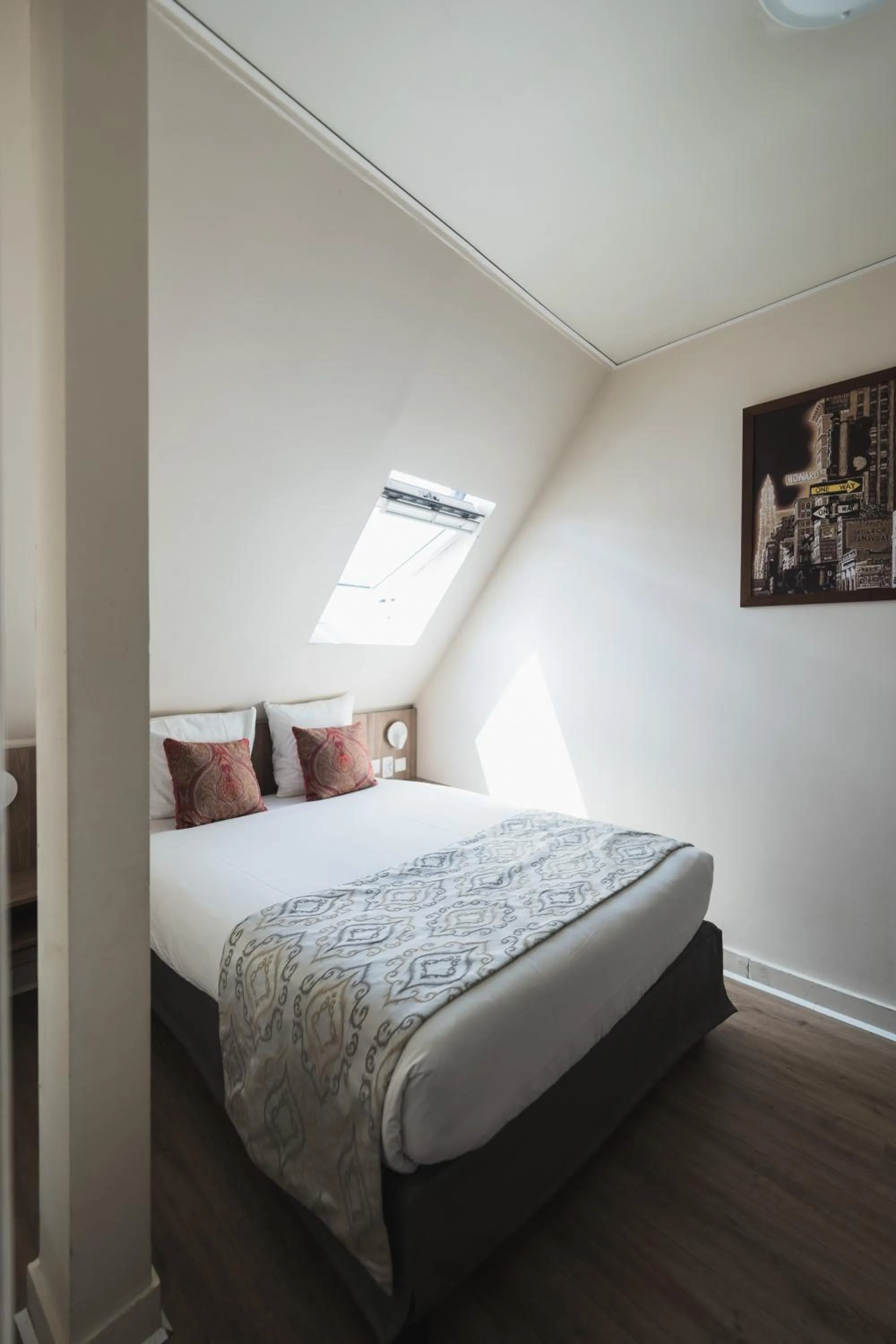 Bedroom, Bed in Hotel Corona -Rodier-