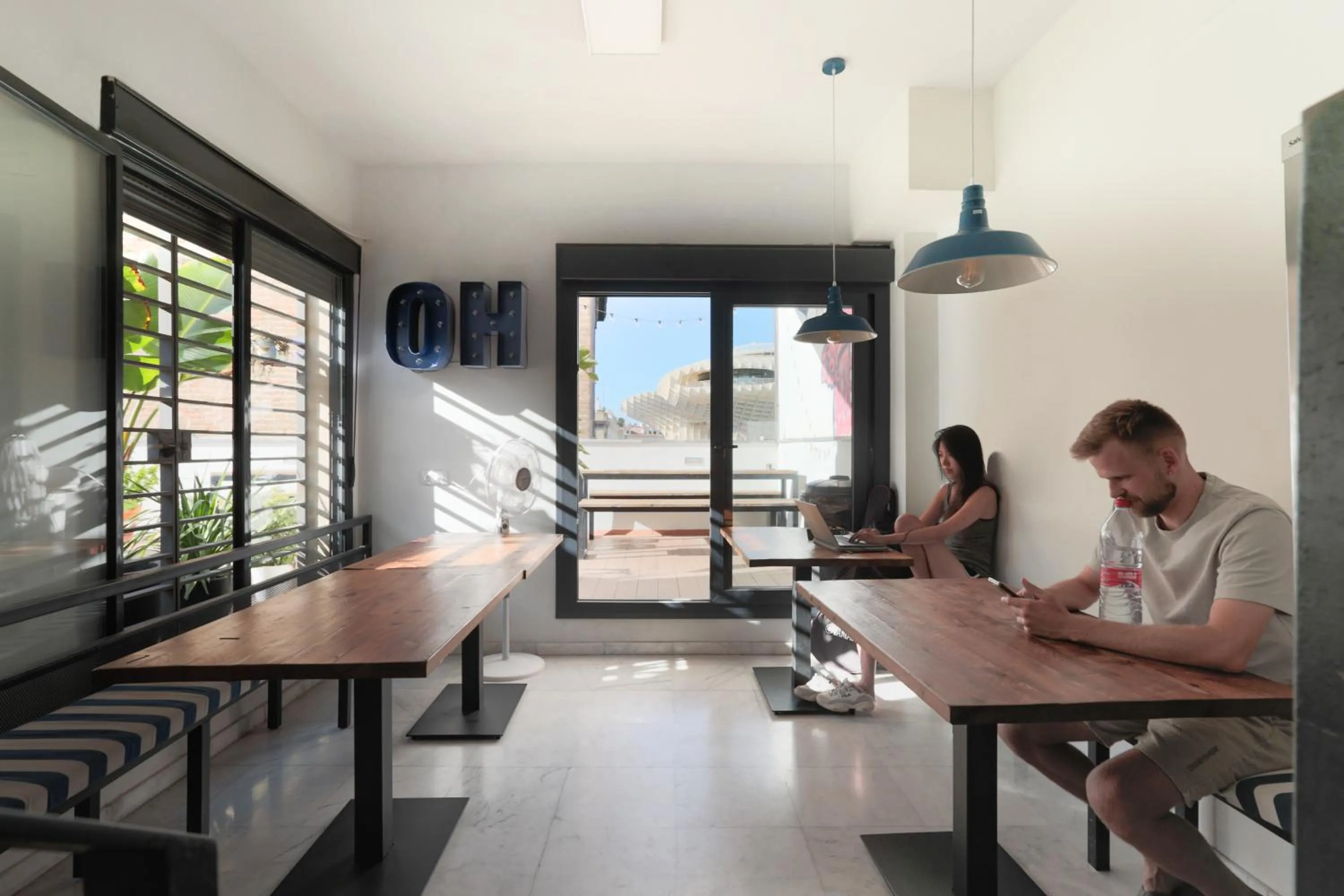 Communal kitchen in JOY Setas Coworking