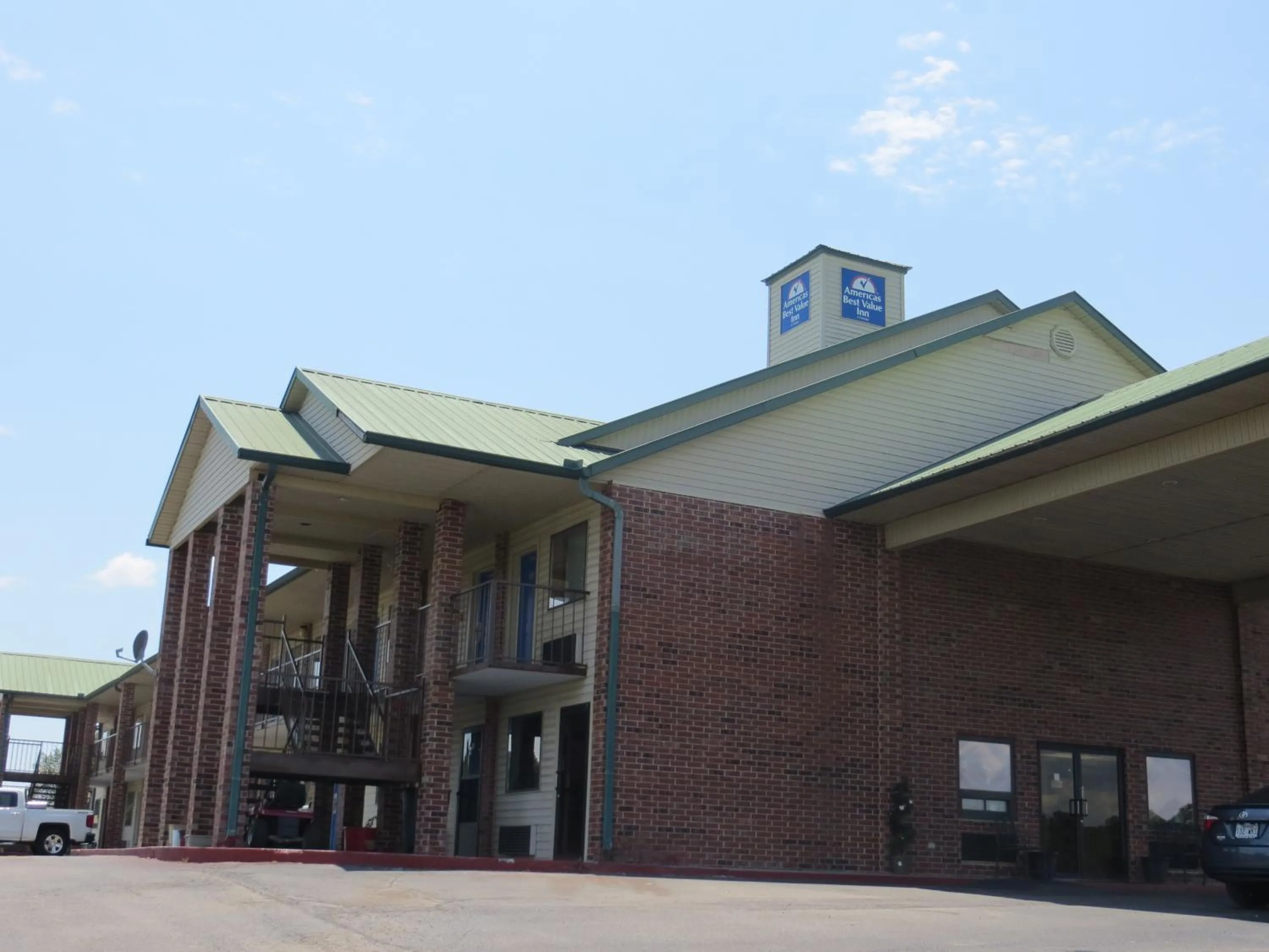 Property building in Motel 6-Ozark, AR