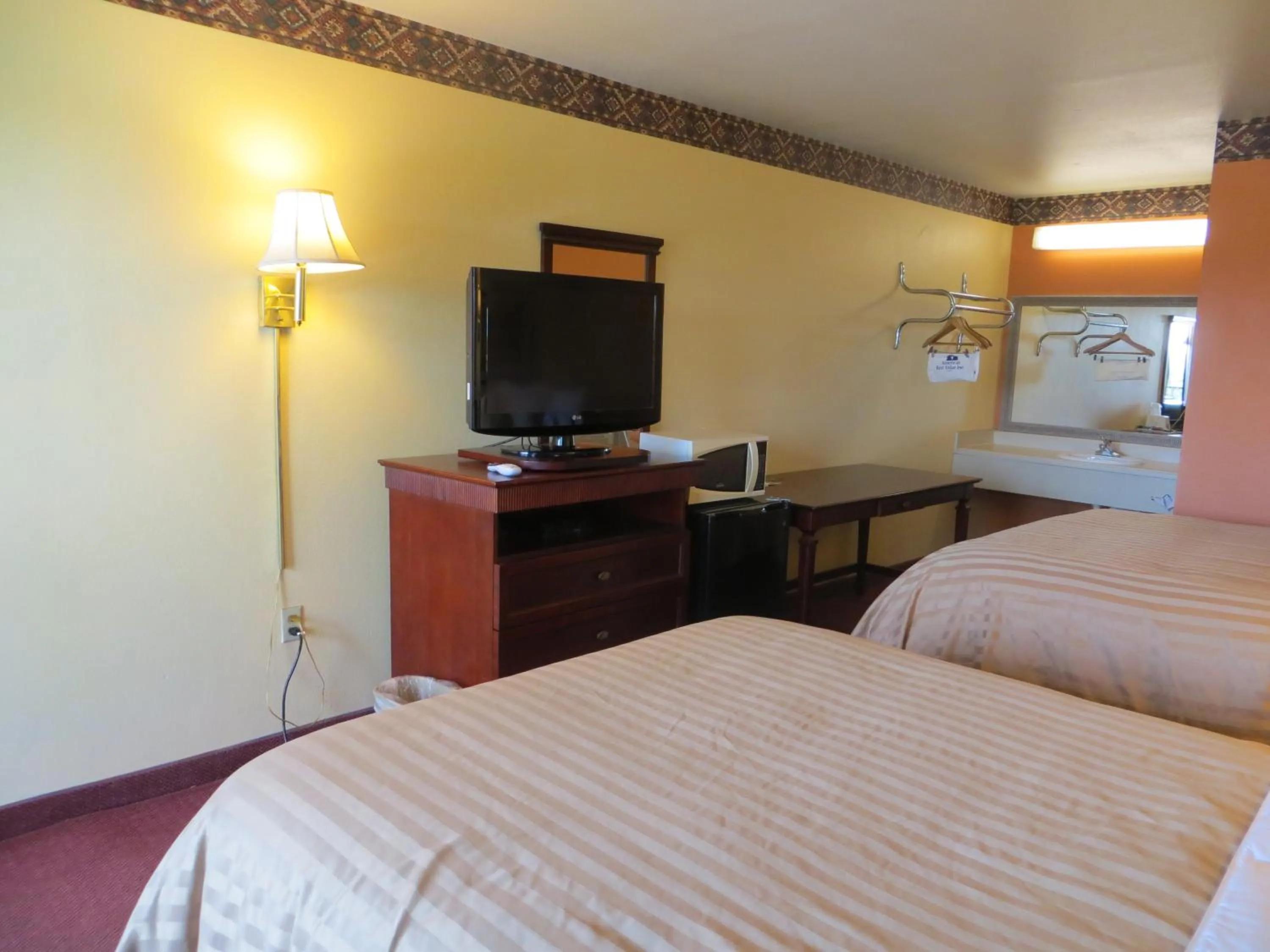 Bedroom, Bed in Motel 6-Ozark, AR