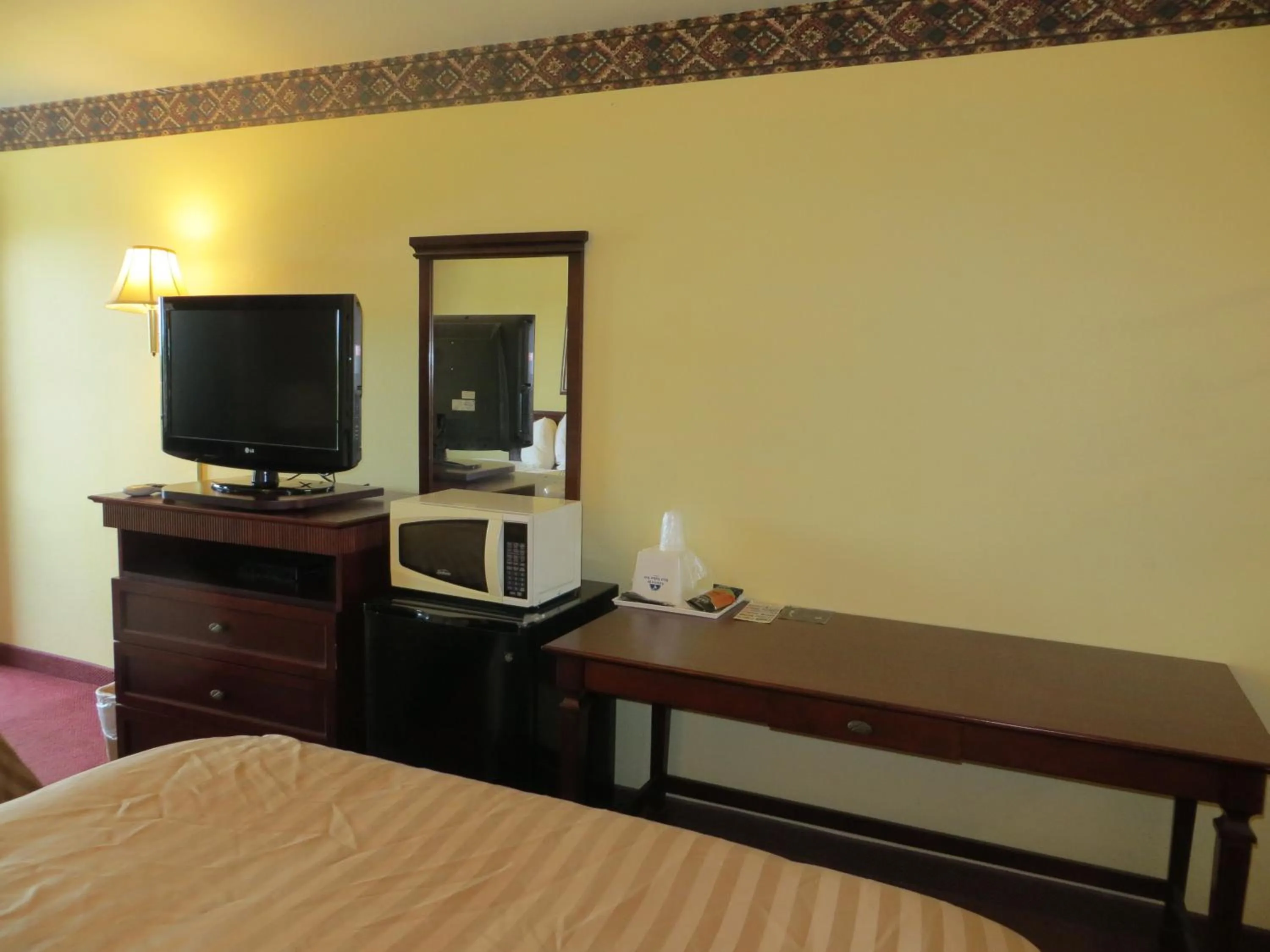 Photo of the whole room, Bed in Motel 6-Ozark, AR