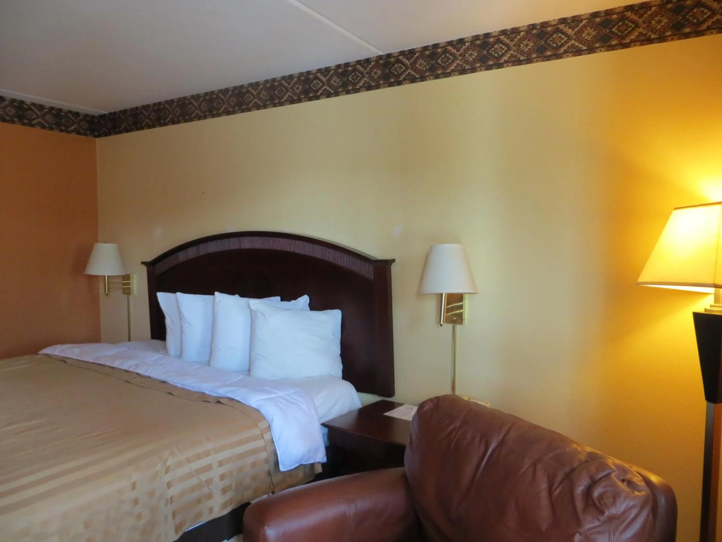 Bedroom, Bed in Motel 6-Ozark, AR