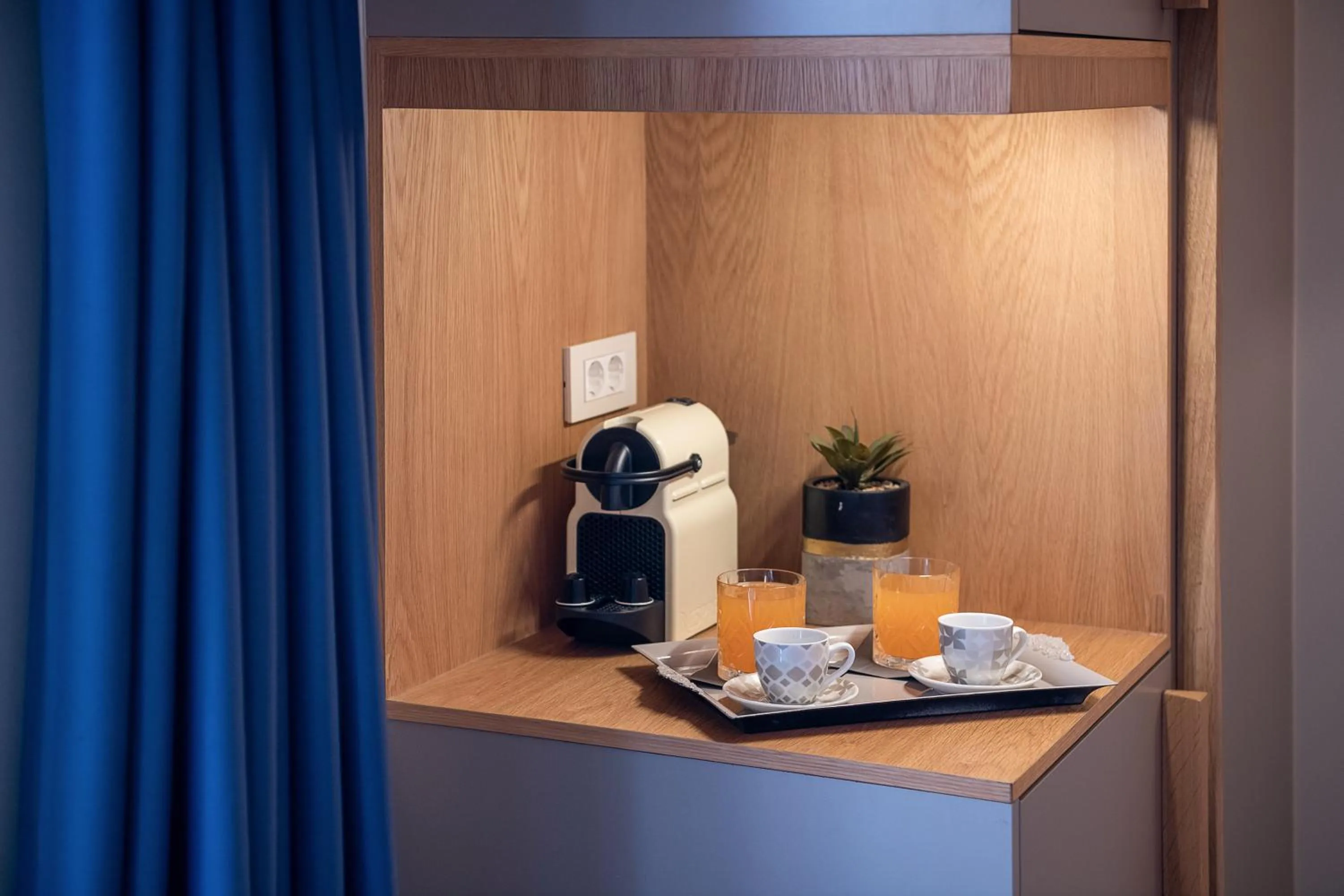 Coffee/tea facilities in Viaggio Elegant Rooms