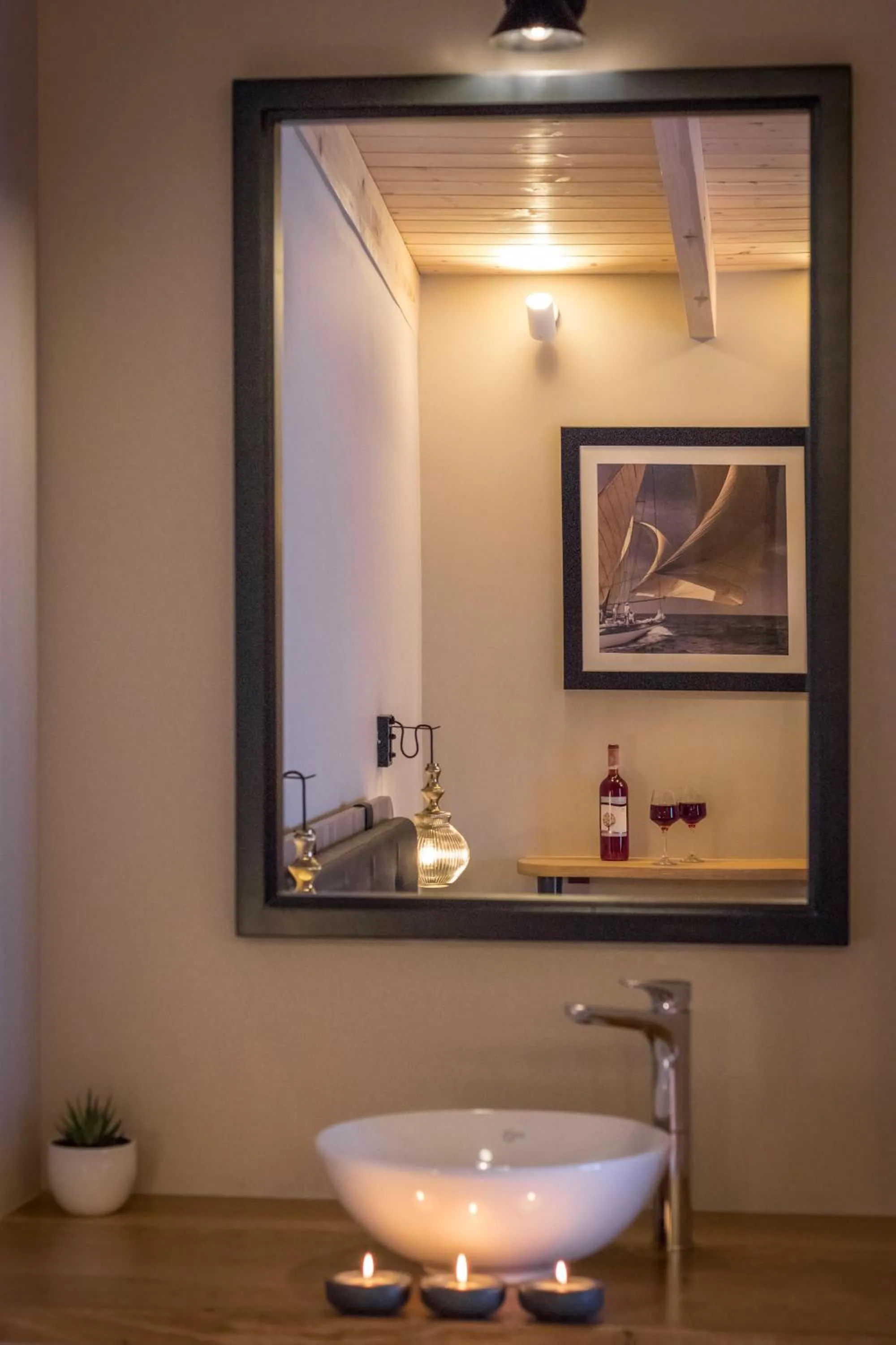 Photo of the whole room in Viaggio Elegant Rooms