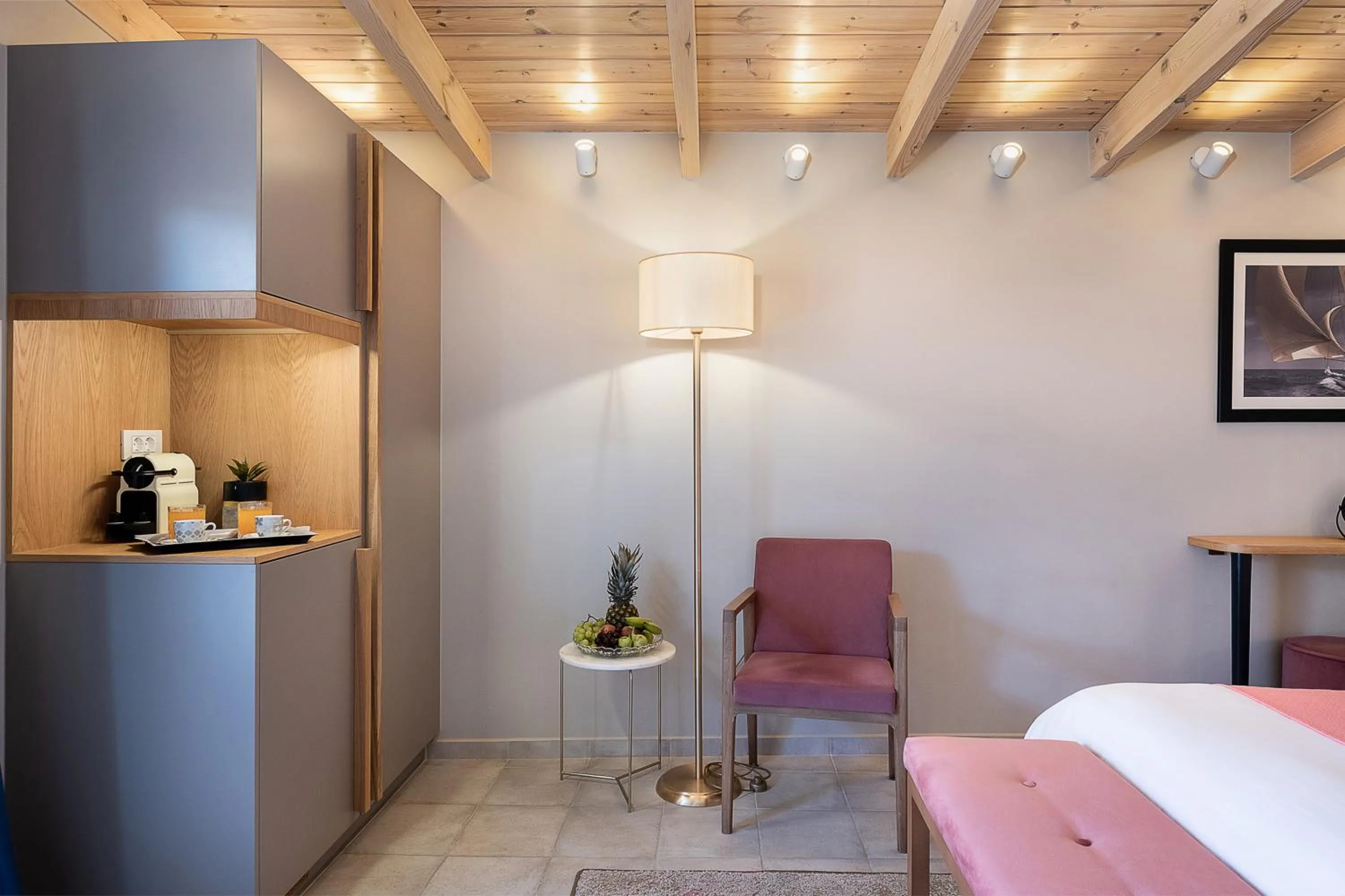 Photo of the whole room in Viaggio Elegant Rooms