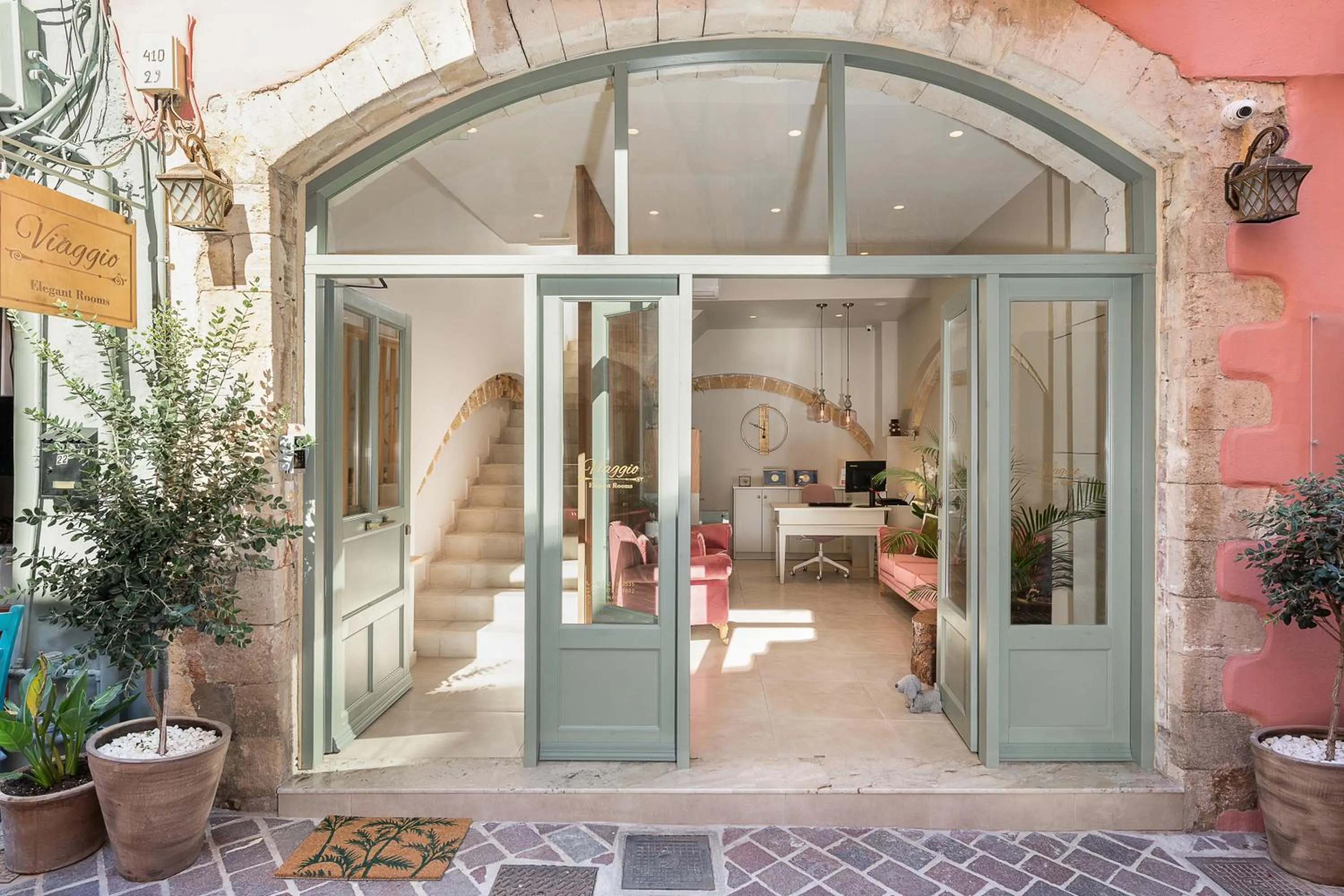 Facade/entrance in Viaggio Elegant Rooms
