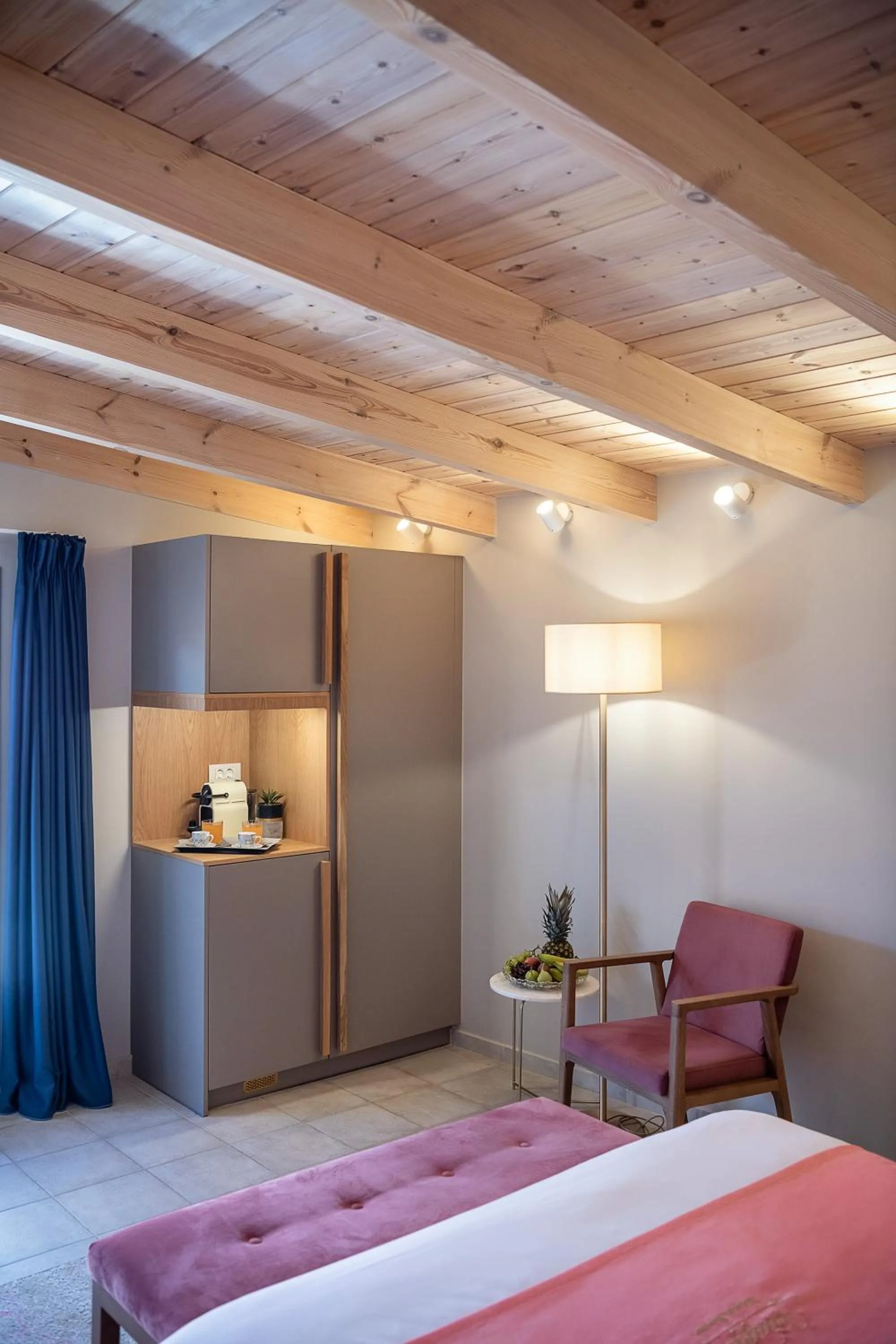 Photo of the whole room in Viaggio Elegant Rooms