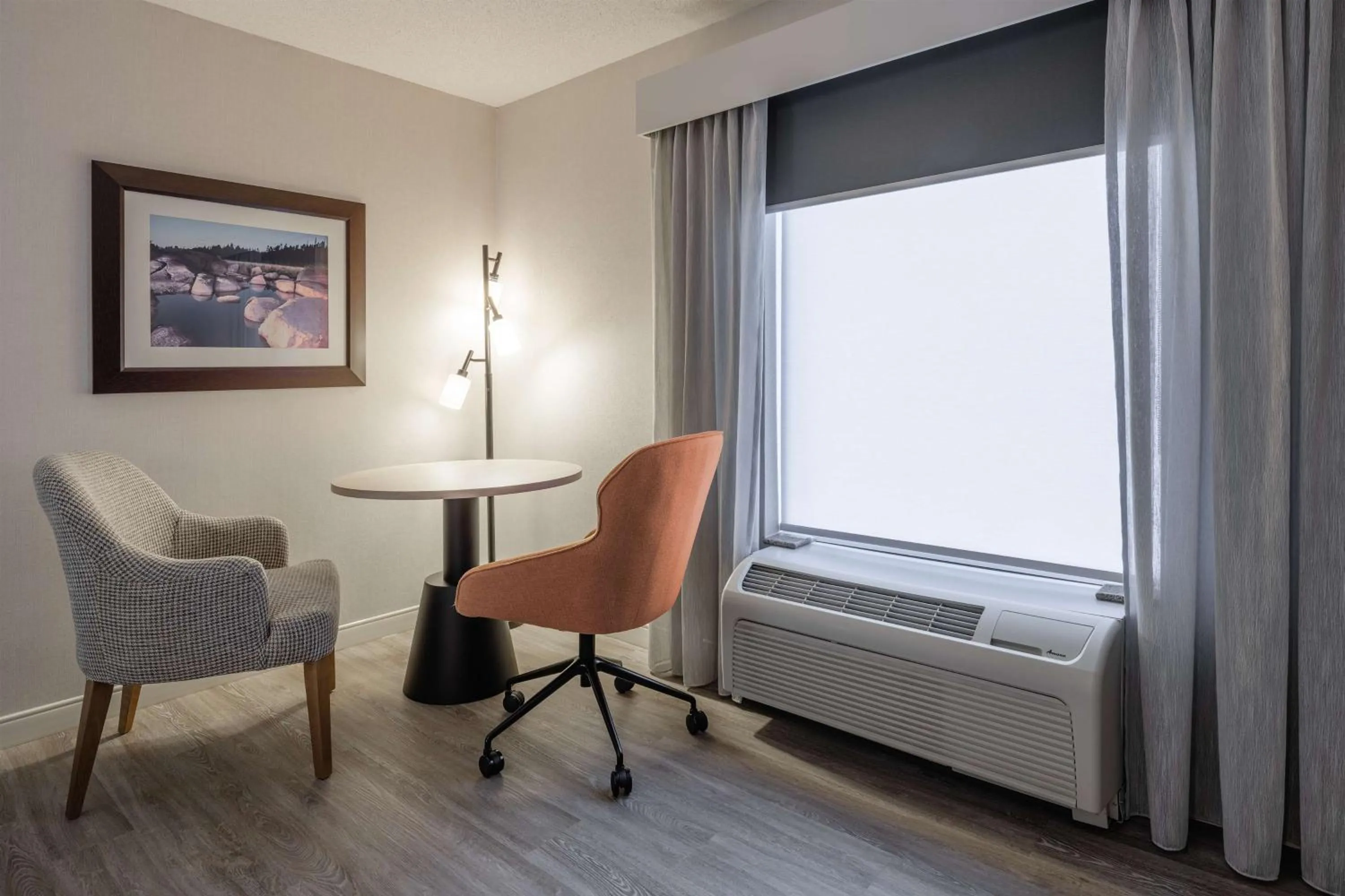 Living room, Bed in Hampton Inn & Suites by Hilton Moncton