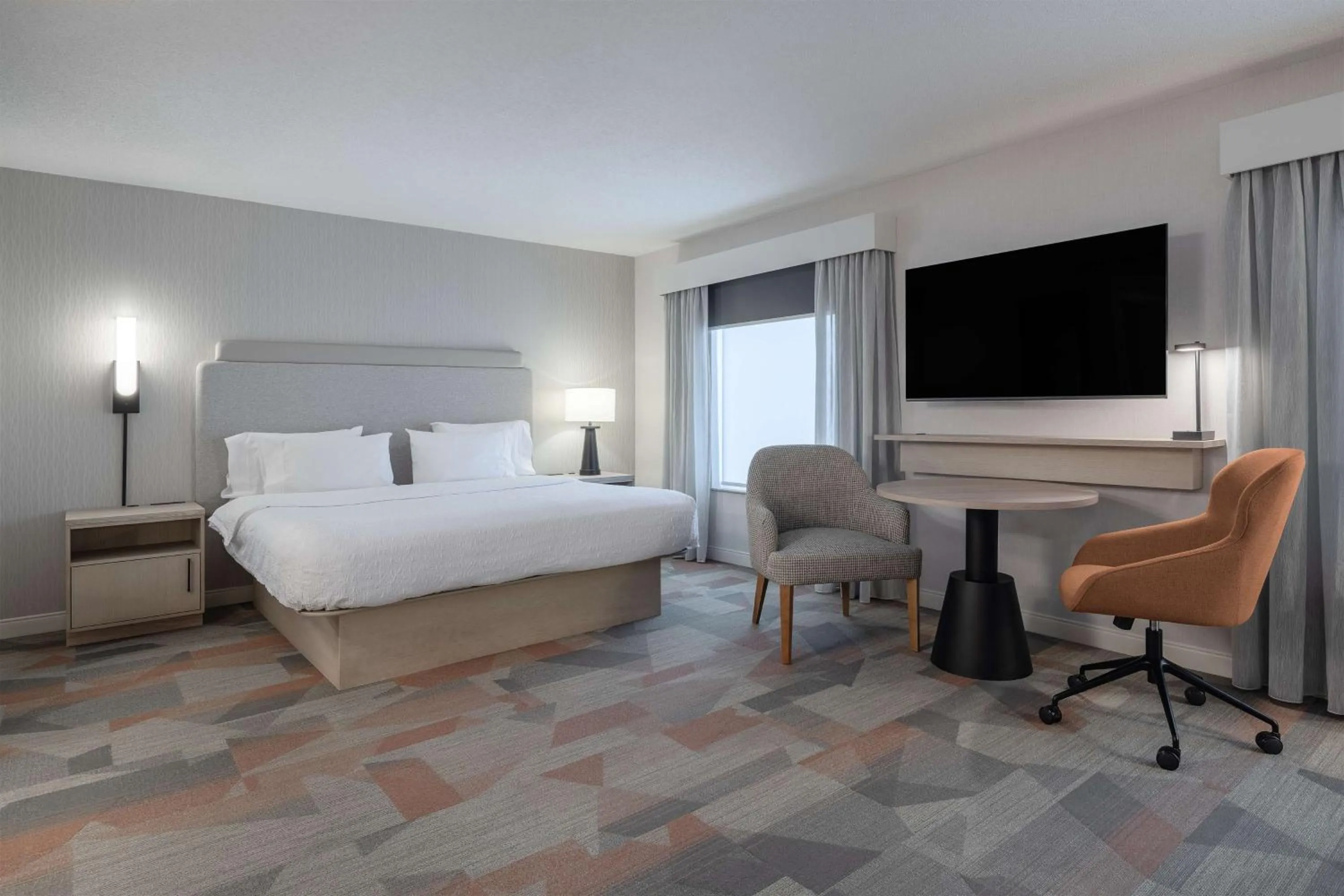 Living room, Bed in Hampton Inn & Suites by Hilton Moncton