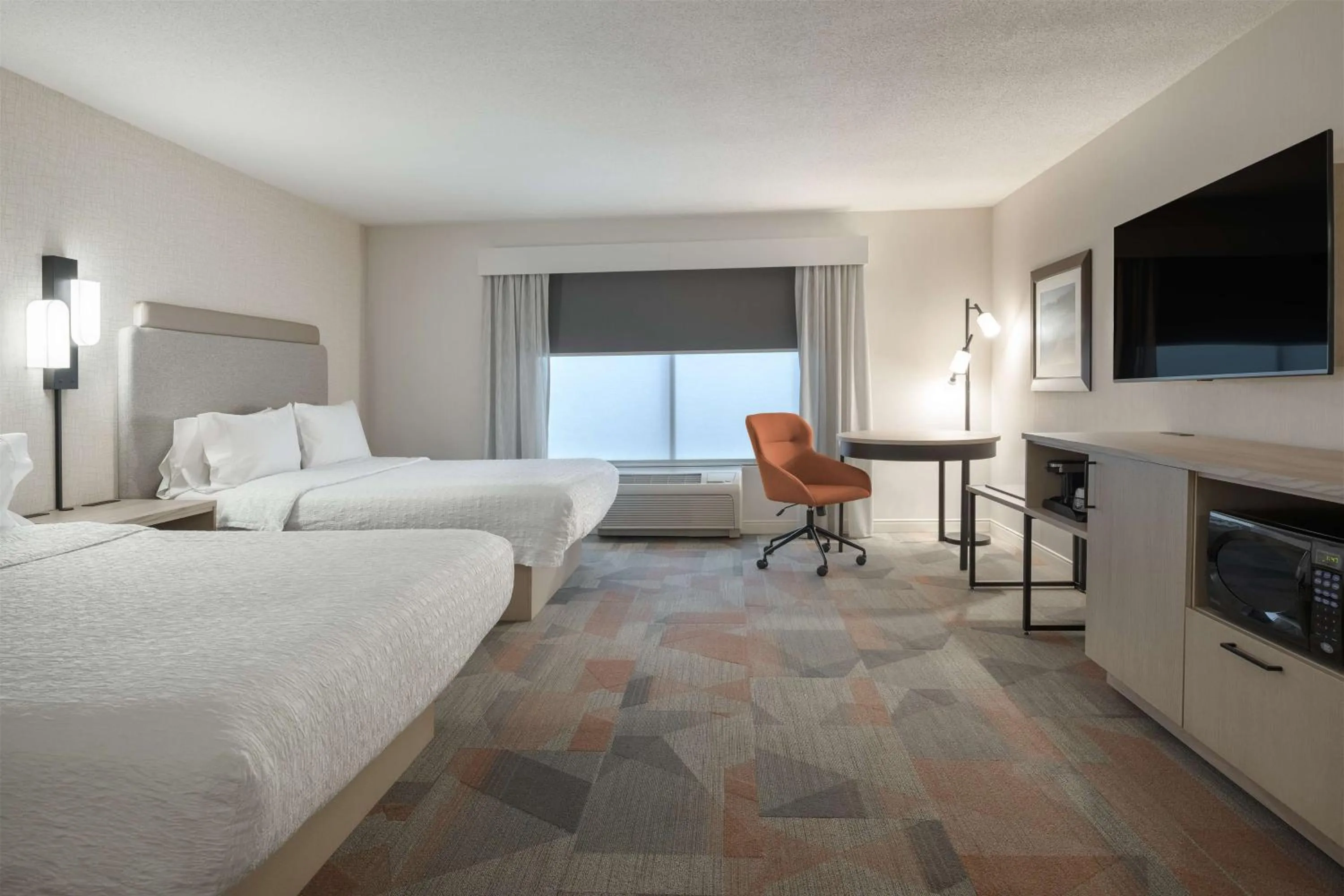 Bed in Hampton Inn & Suites by Hilton Moncton