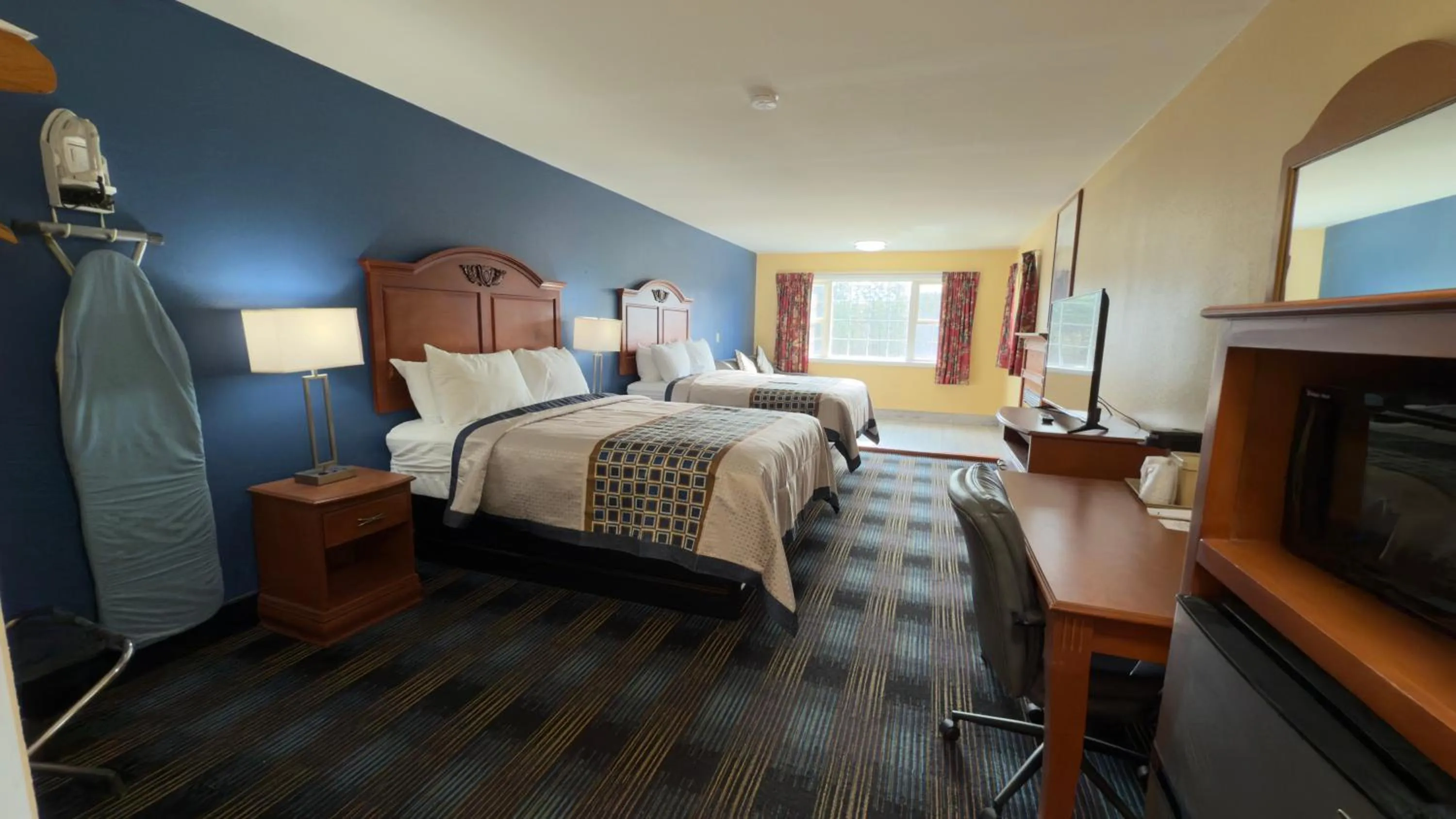 Bed in Swiss Chalets Village Inn