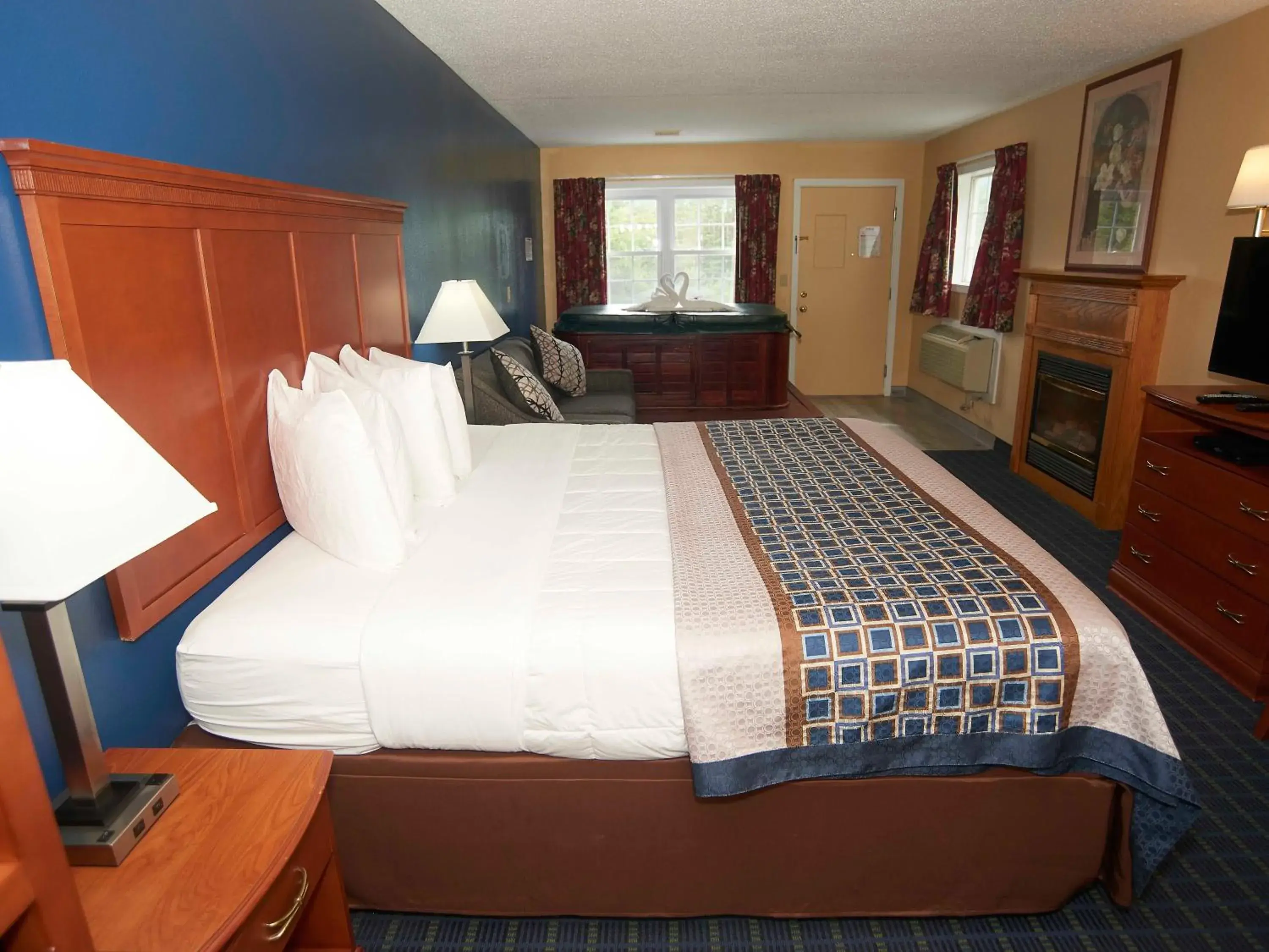 1 King Bed with Sofa Bed, Fireplace, and Hot-Tub in Swiss Chalets Village Inn 1 King Bed with Sofa Bed, Fireplace, and Hot-Tub in Swiss Chalets Village Inn