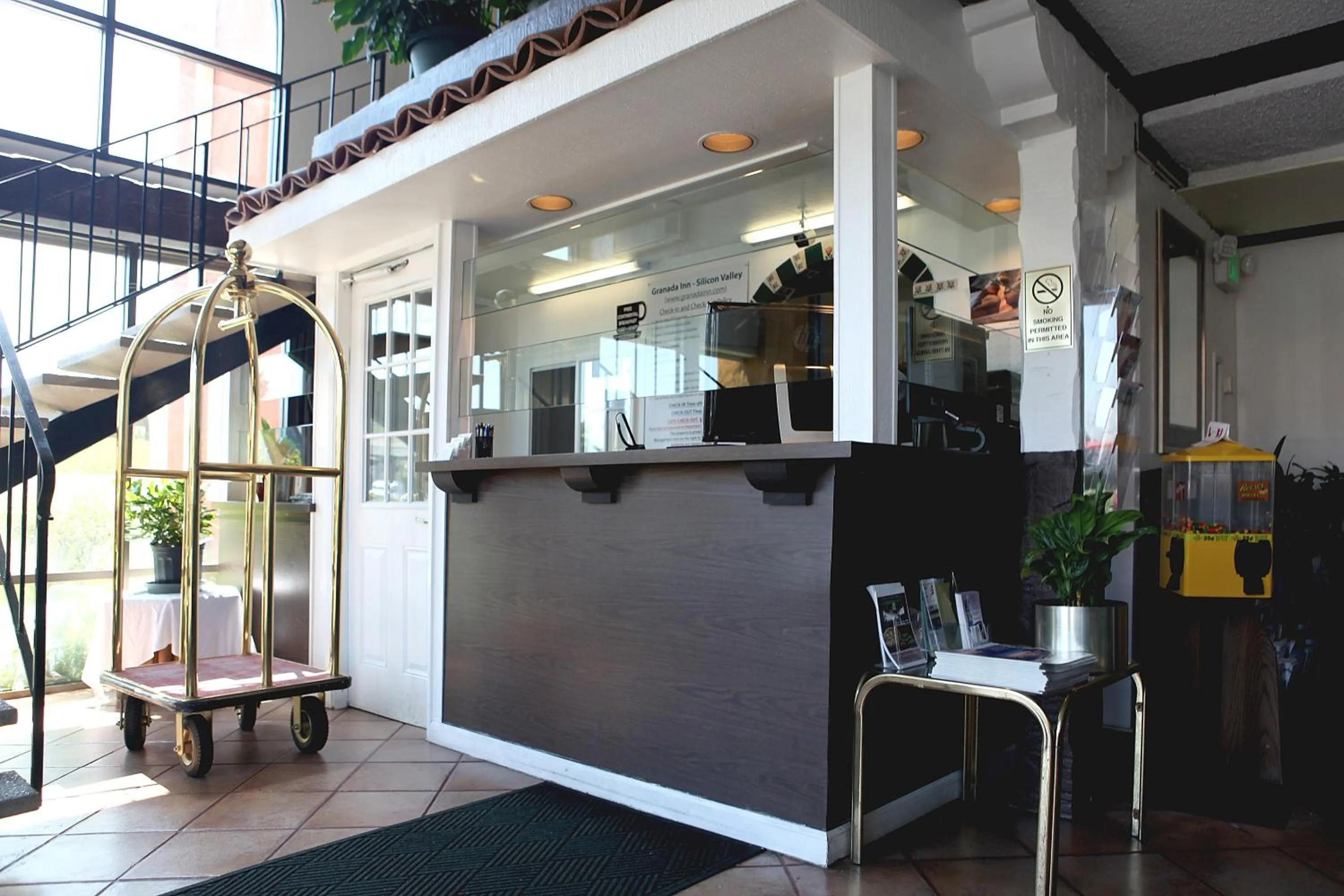 Lobby or reception in Granada Inn