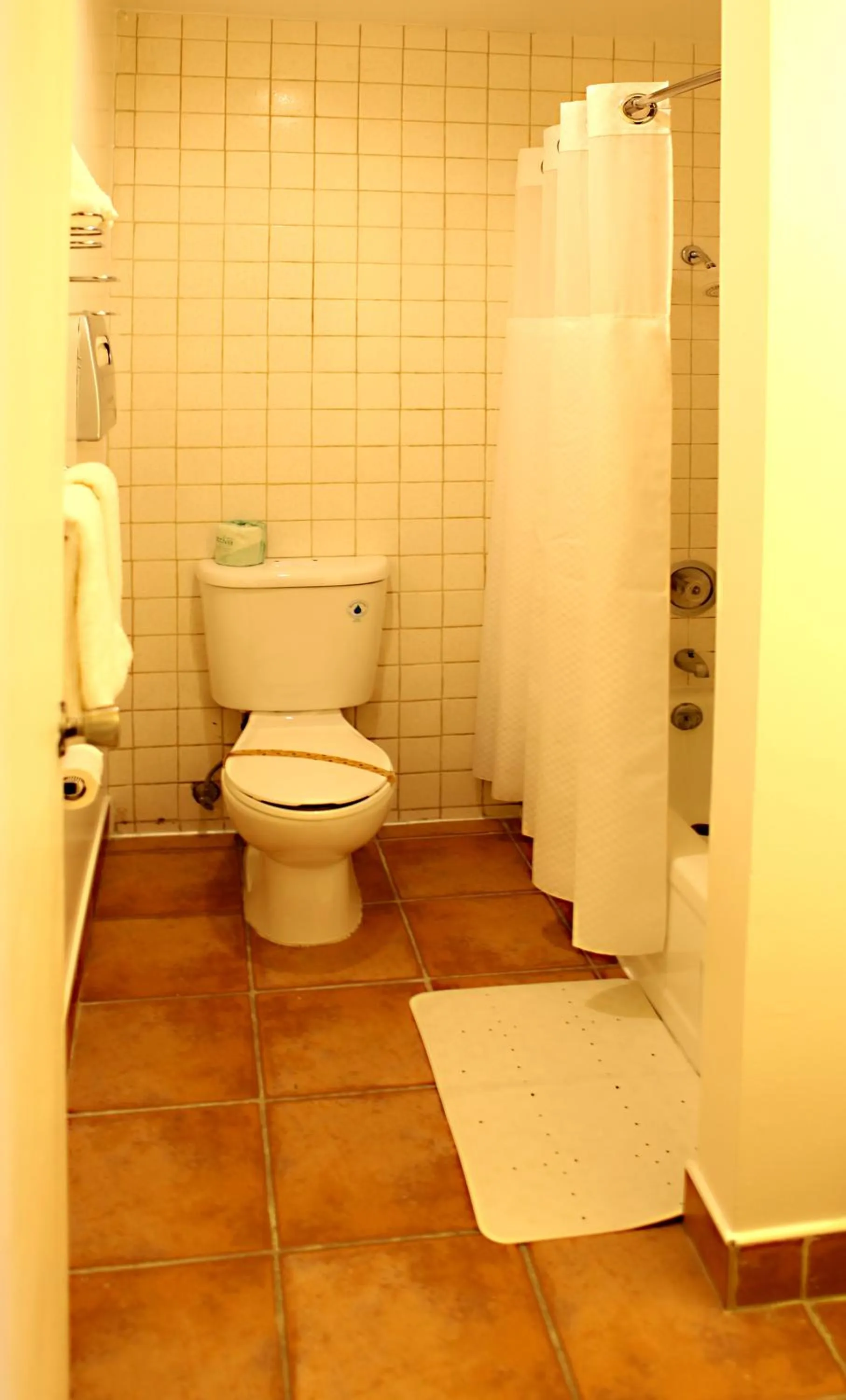 Bathroom in Granada Inn