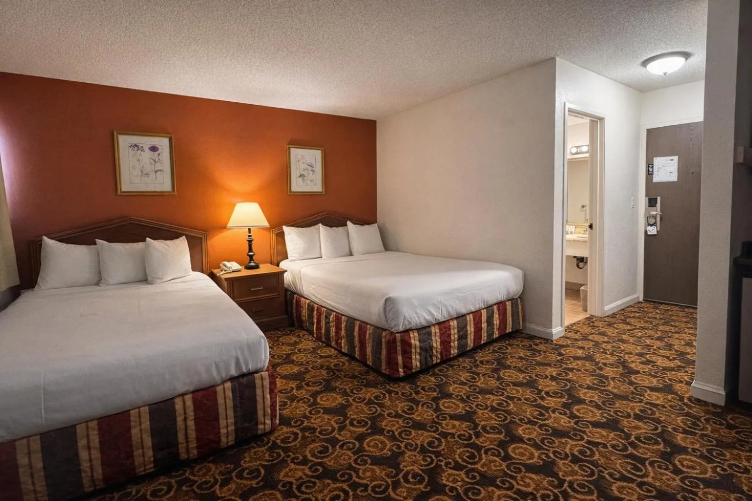 Bedroom, Bed in Granada Inn