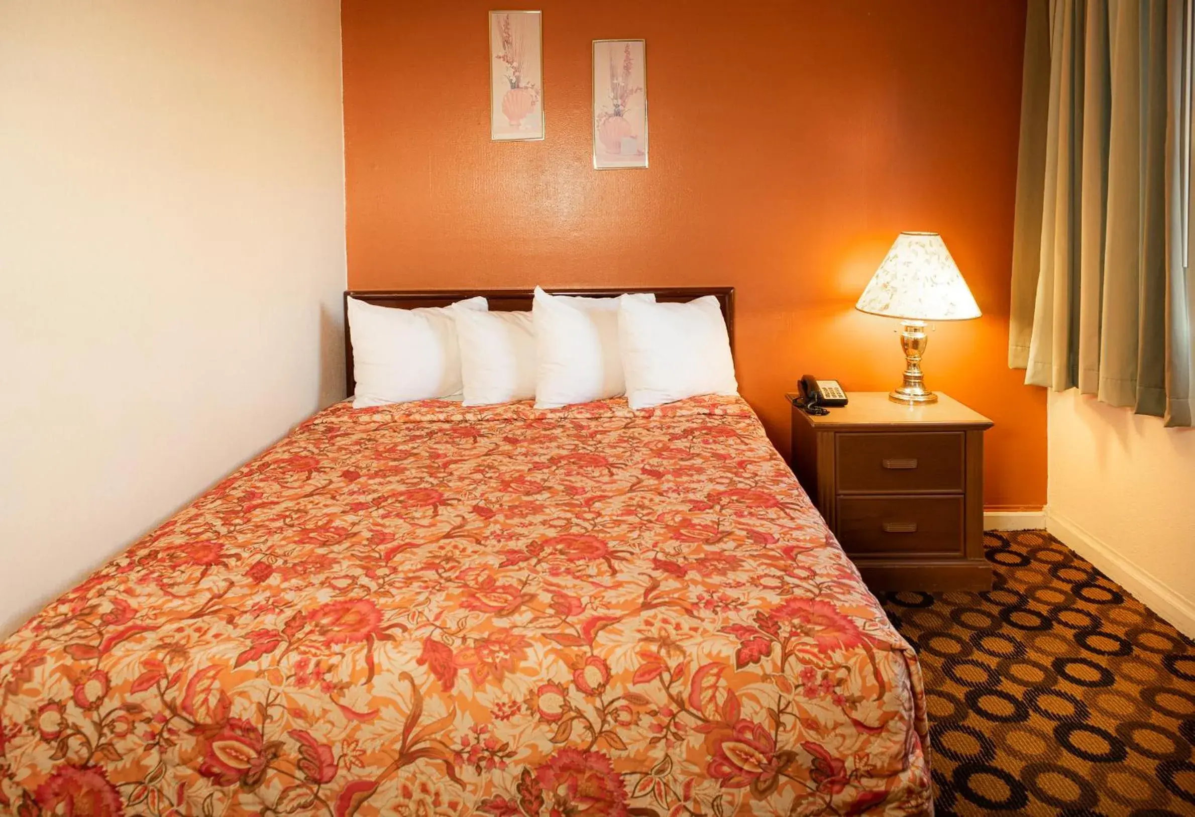 Queen Room - single occupancy - Disability Access in Granada Inn Queen Room - single occupancy - Disability Access in Granada Inn