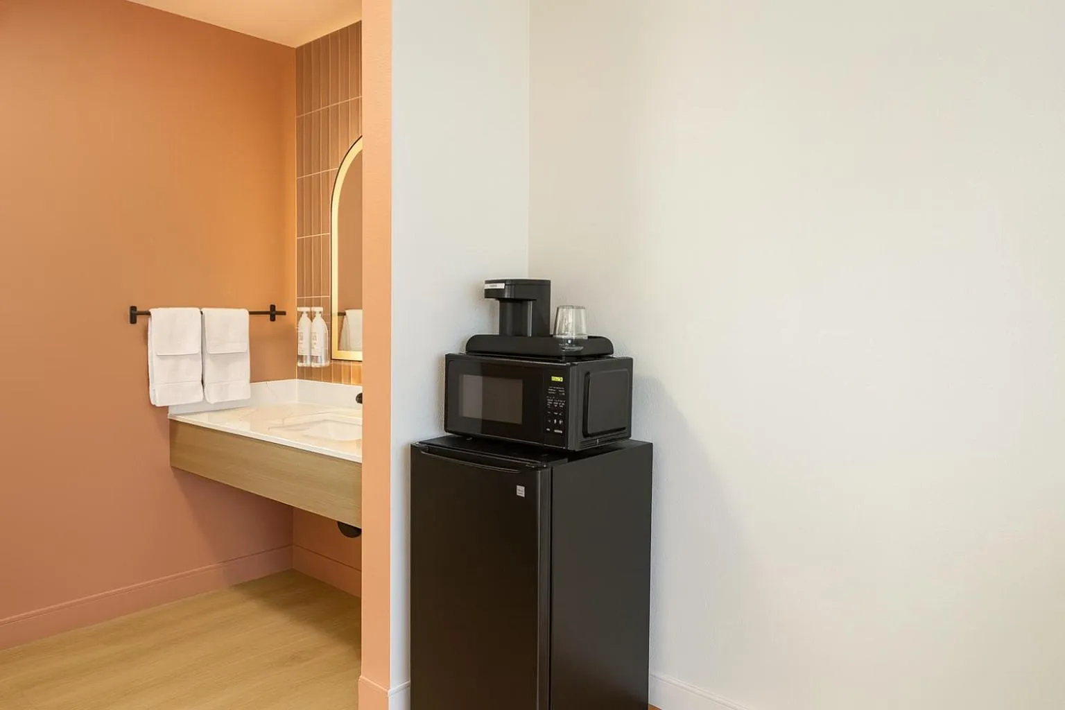 Bedroom in Granada Inn