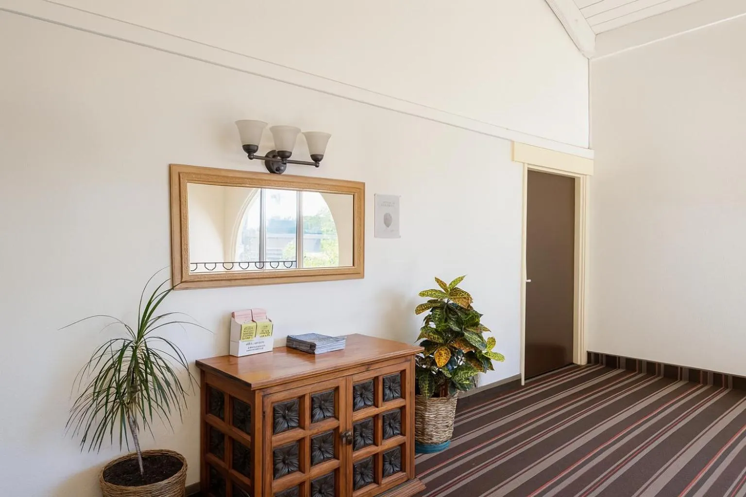 Seating area in Granada Inn