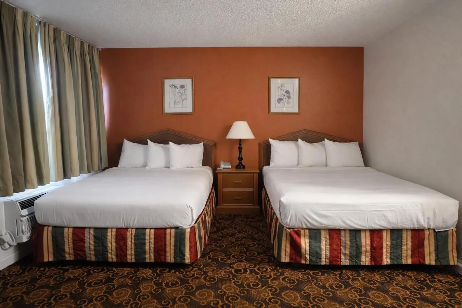 Bedroom, Bed in Granada Inn