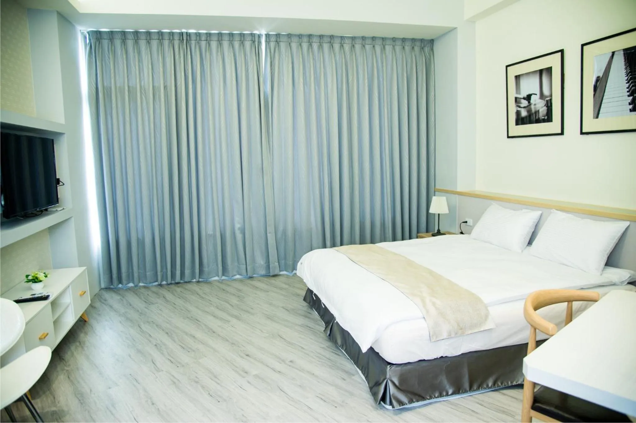 Photo of the whole room, Bed in 良辰暖居