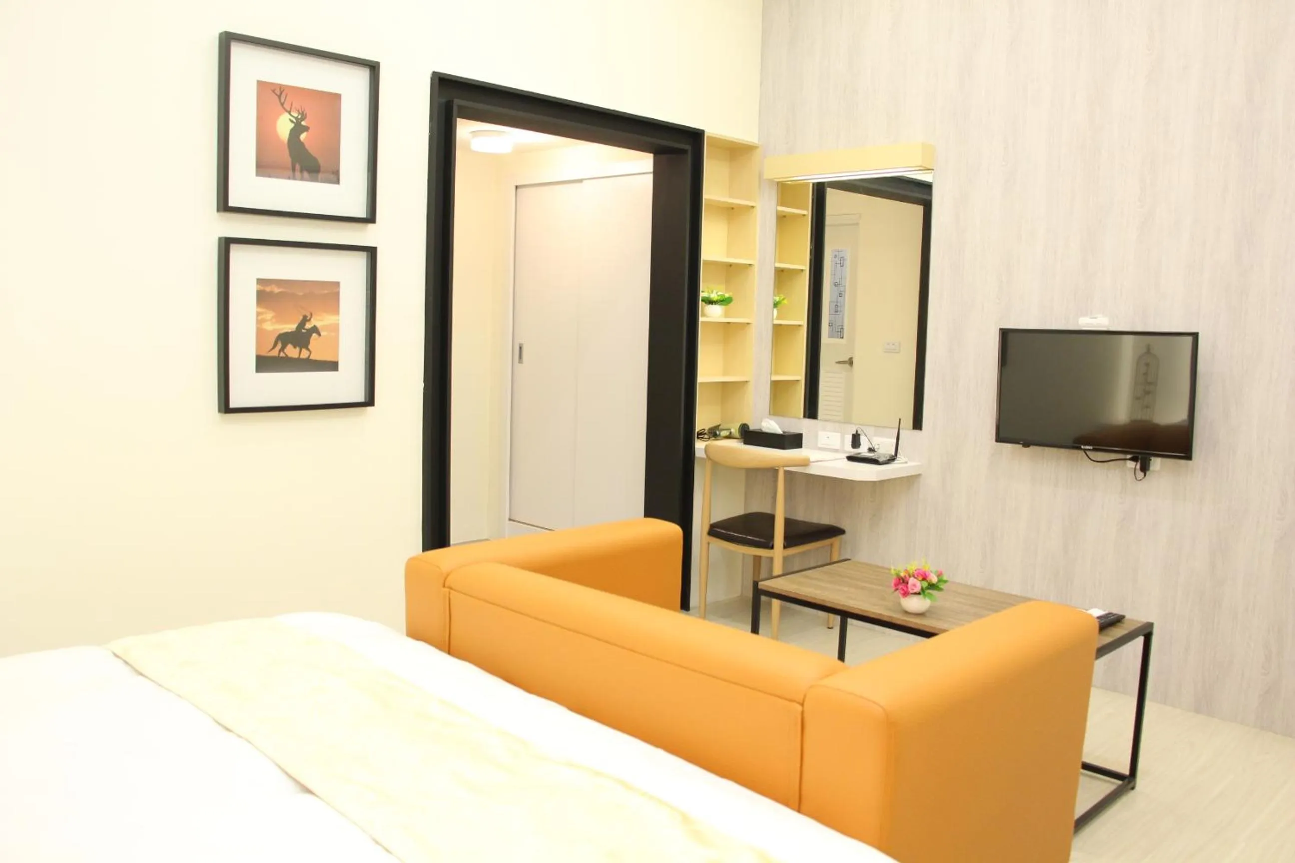 Photo of the whole room, Bed in 良辰暖居