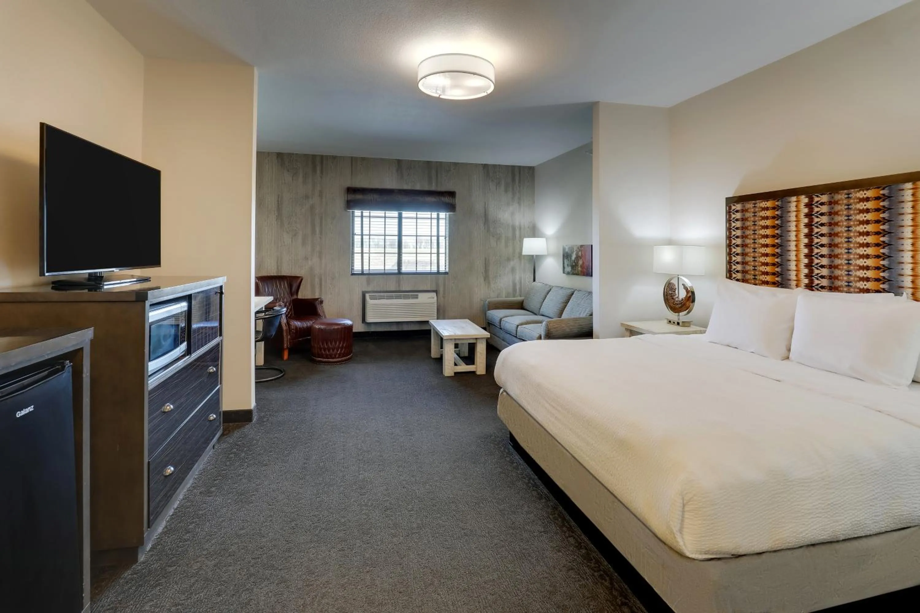 Bed in Stoney Creek Hotel Tulsa - Broken Arrow