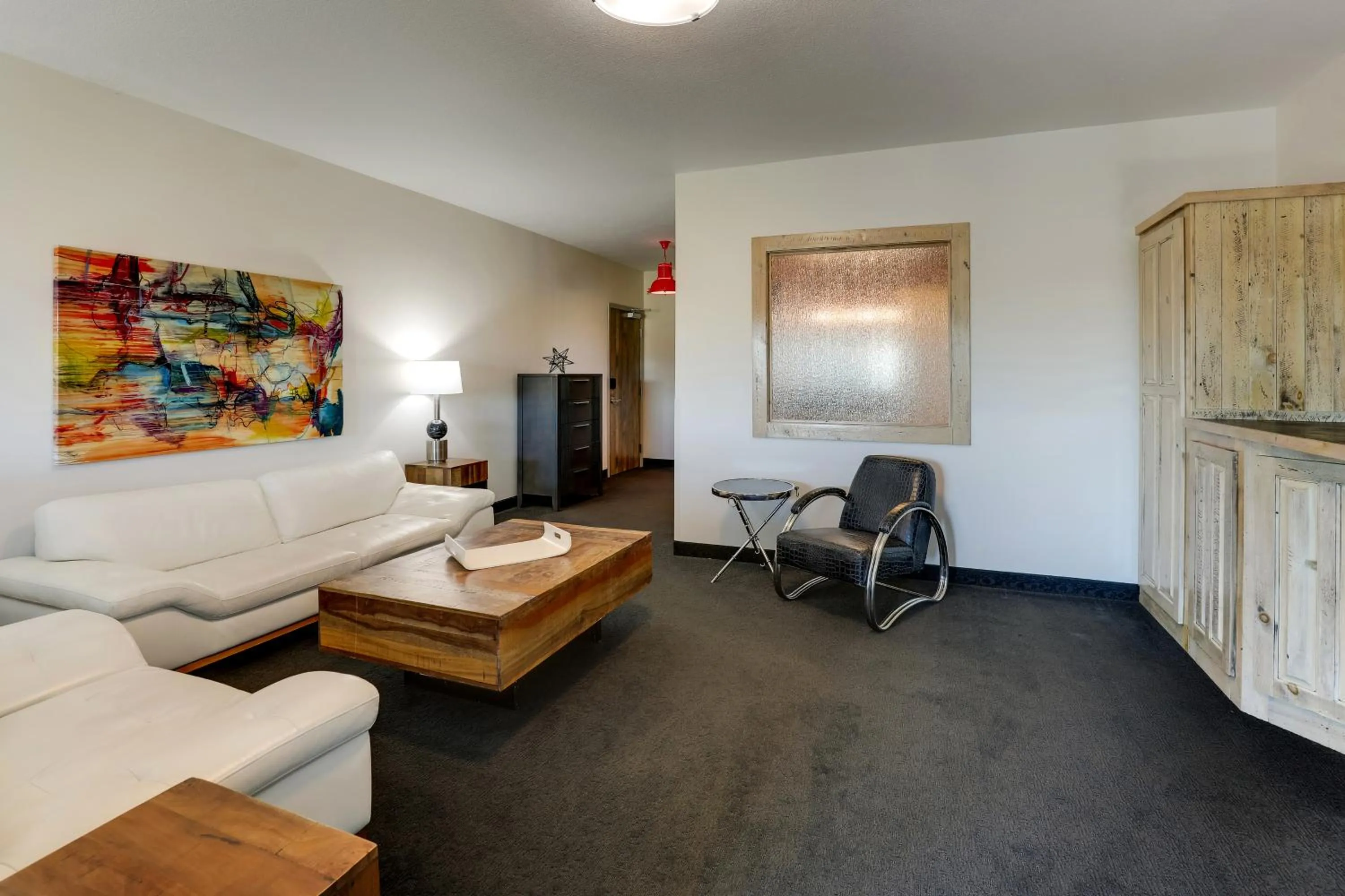 Seating area in Stoney Creek Hotel Tulsa - Broken Arrow