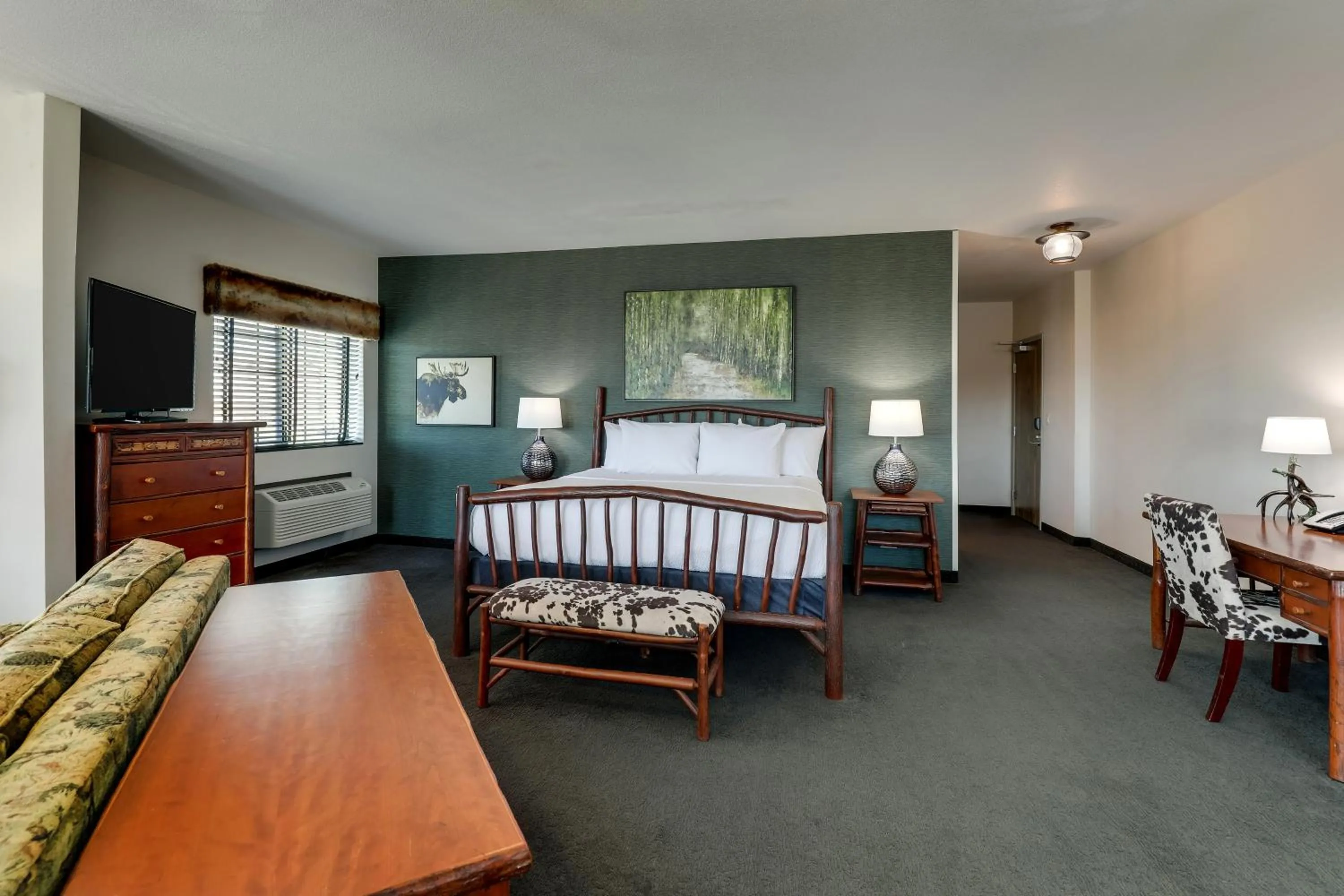 Bed in Stoney Creek Hotel Tulsa - Broken Arrow