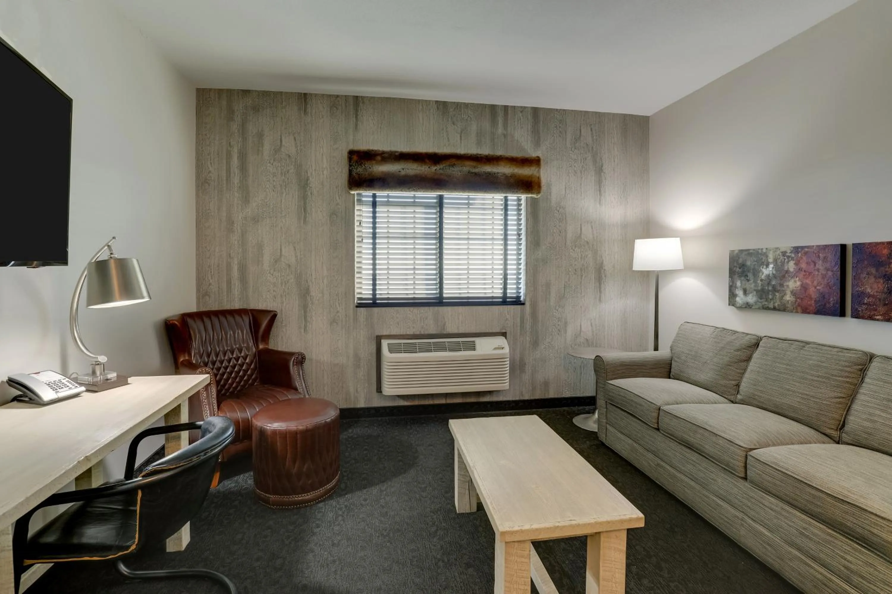 Seating area in Stoney Creek Hotel Tulsa - Broken Arrow