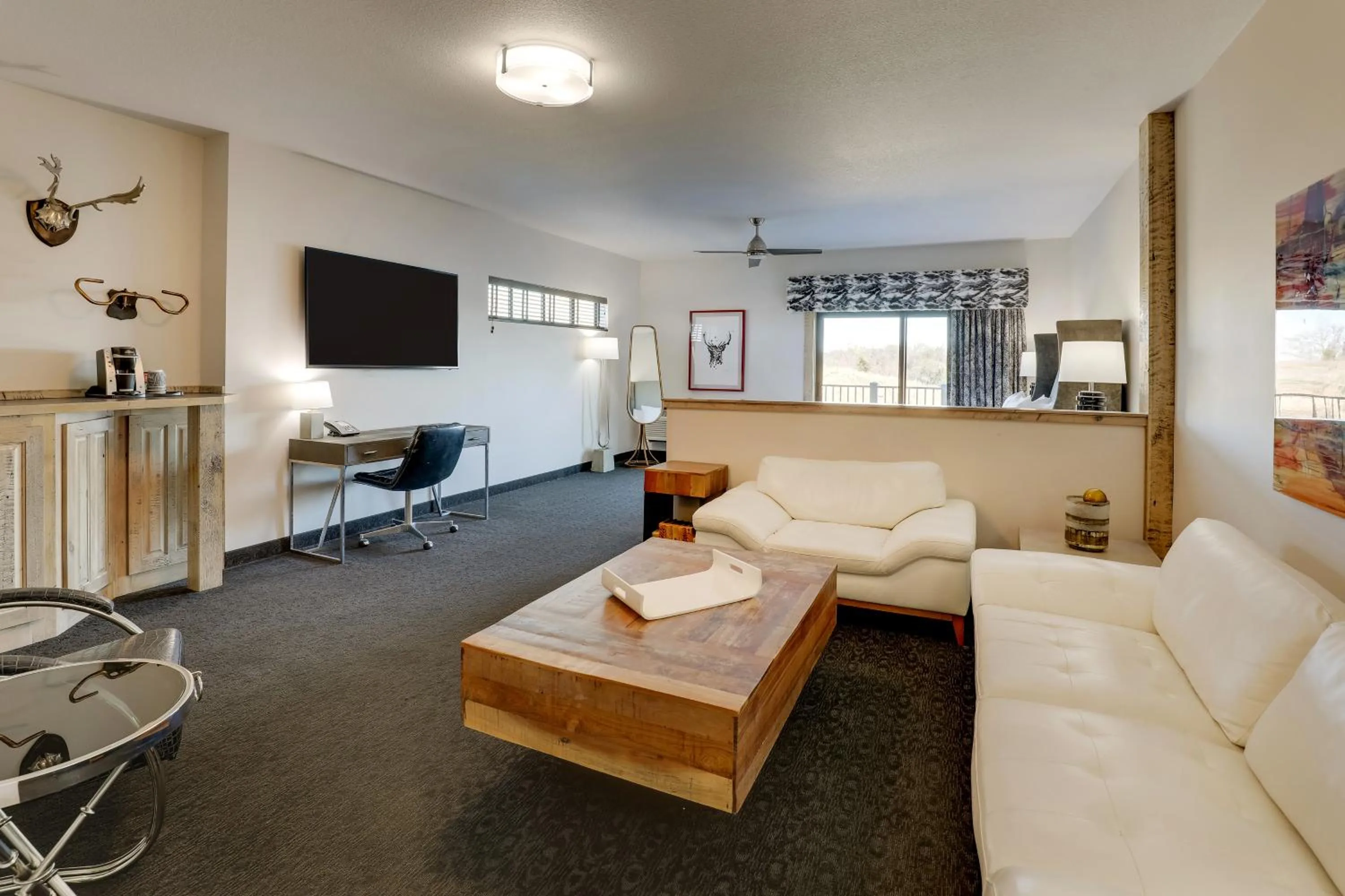 Patio in Stoney Creek Hotel Tulsa - Broken Arrow