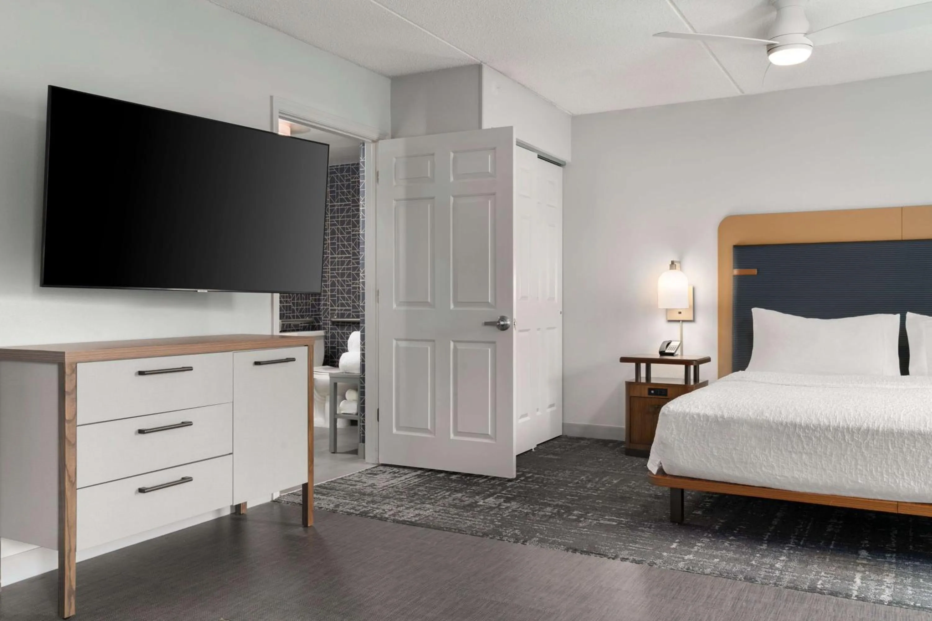 Bed in Homewood Suites by Hilton Richmond - Airport