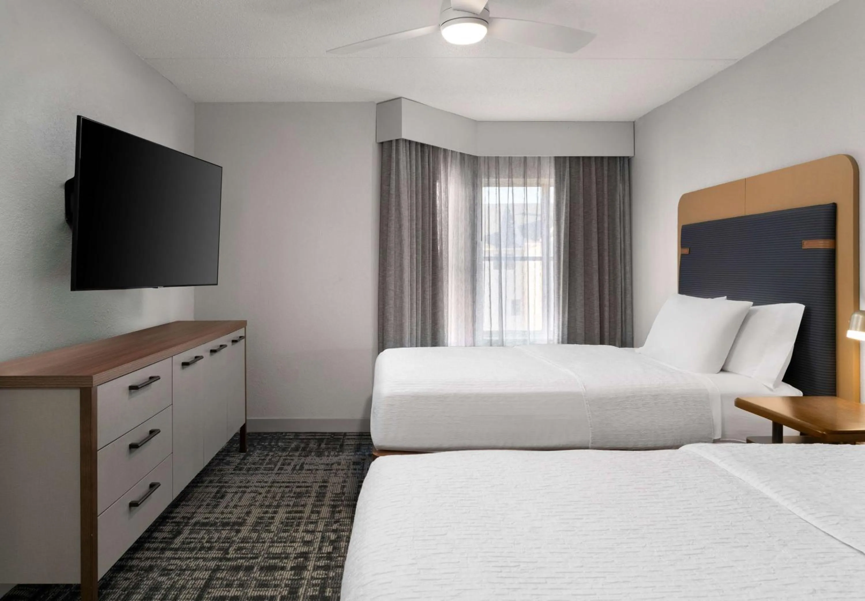 Bed in Homewood Suites by Hilton Richmond - Airport