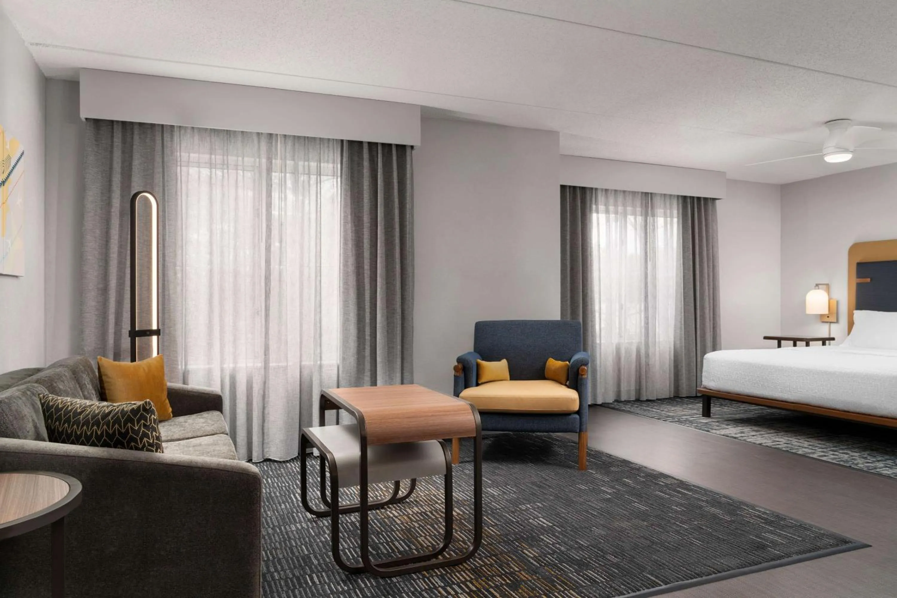 Living room, Bed in Homewood Suites by Hilton Richmond - Airport
