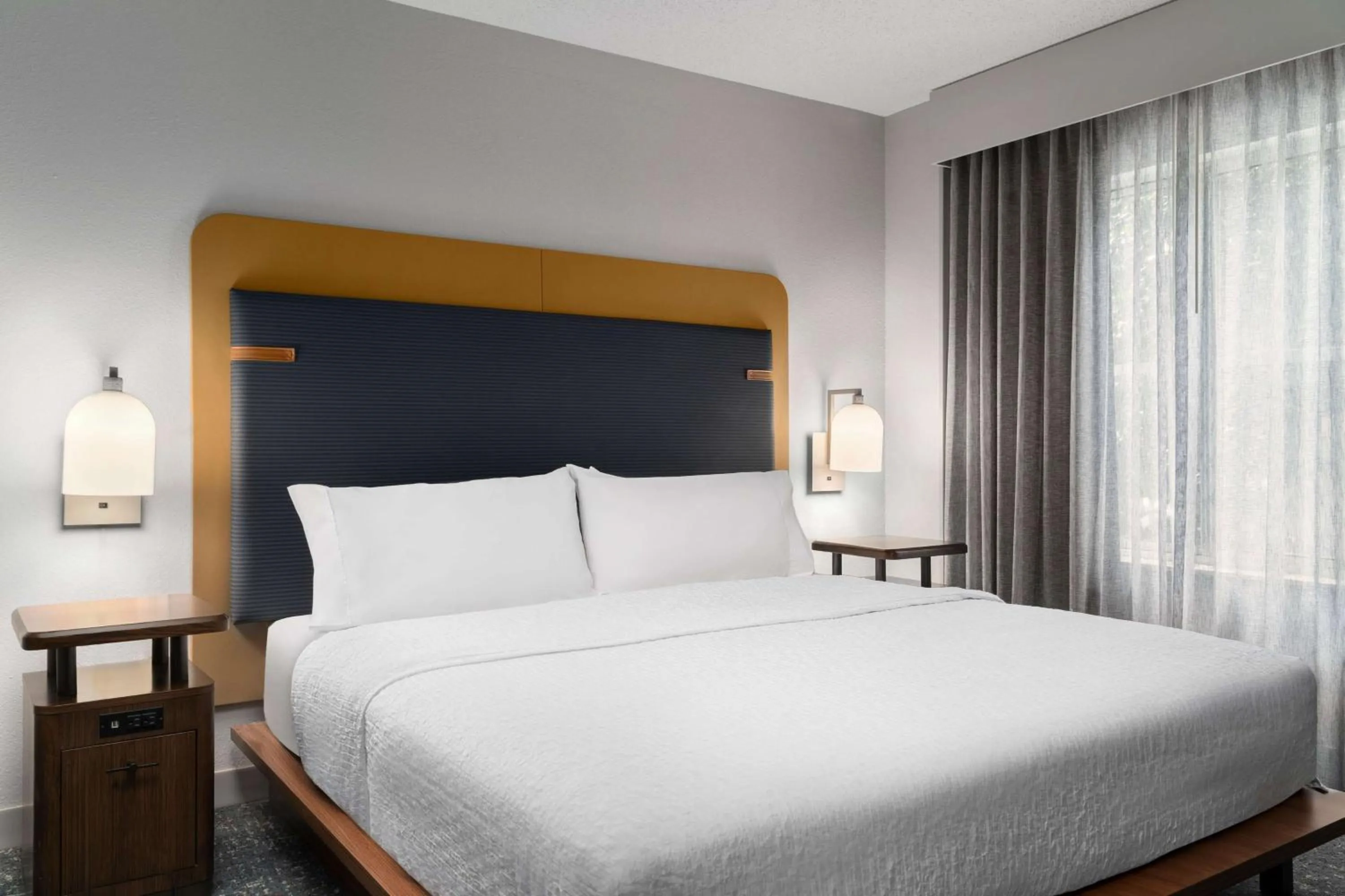 Bed in Homewood Suites by Hilton Richmond - Airport