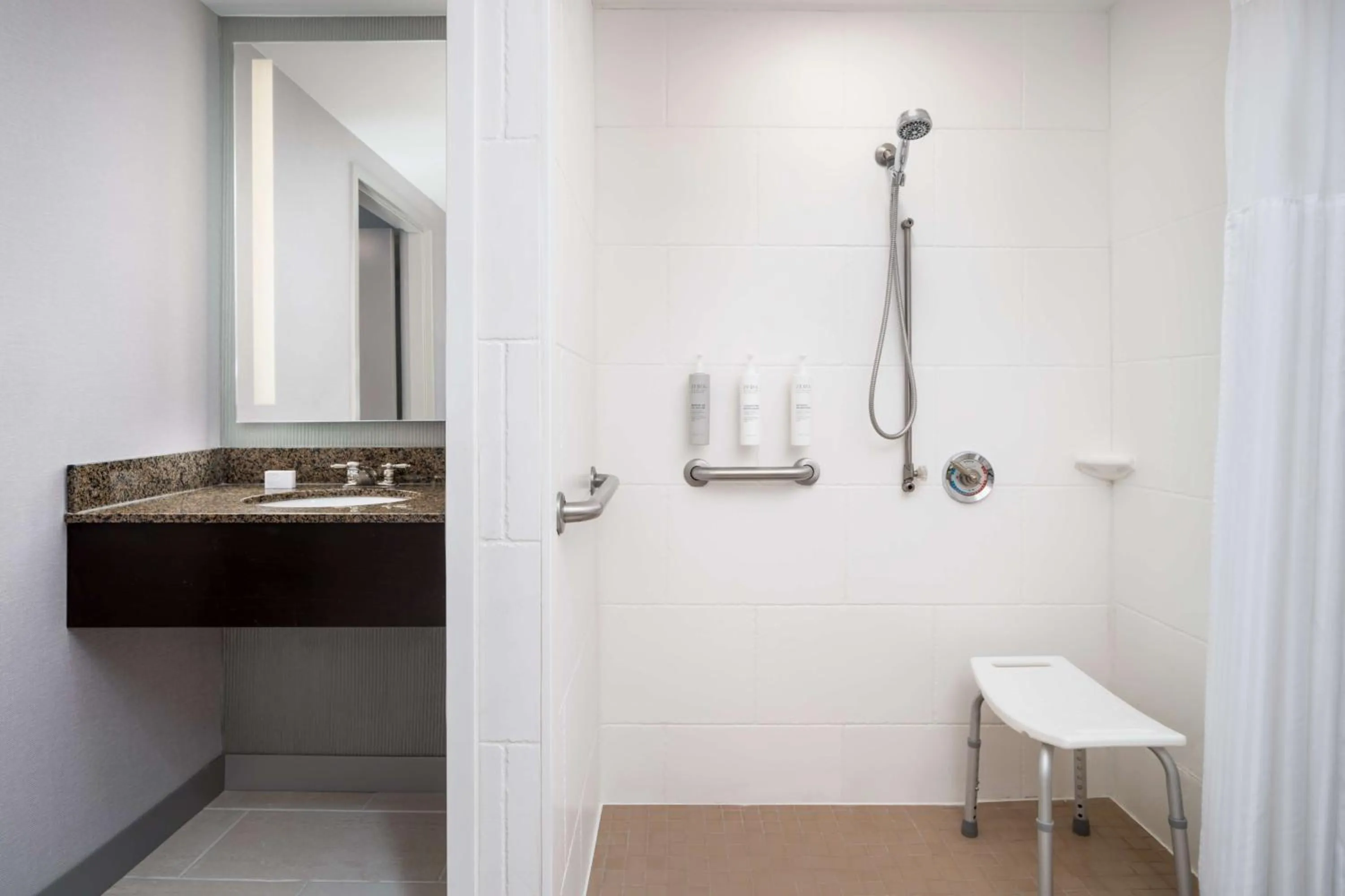 Bathroom in Hilton Garden Inn Huntsville South/Redstone Arsenal