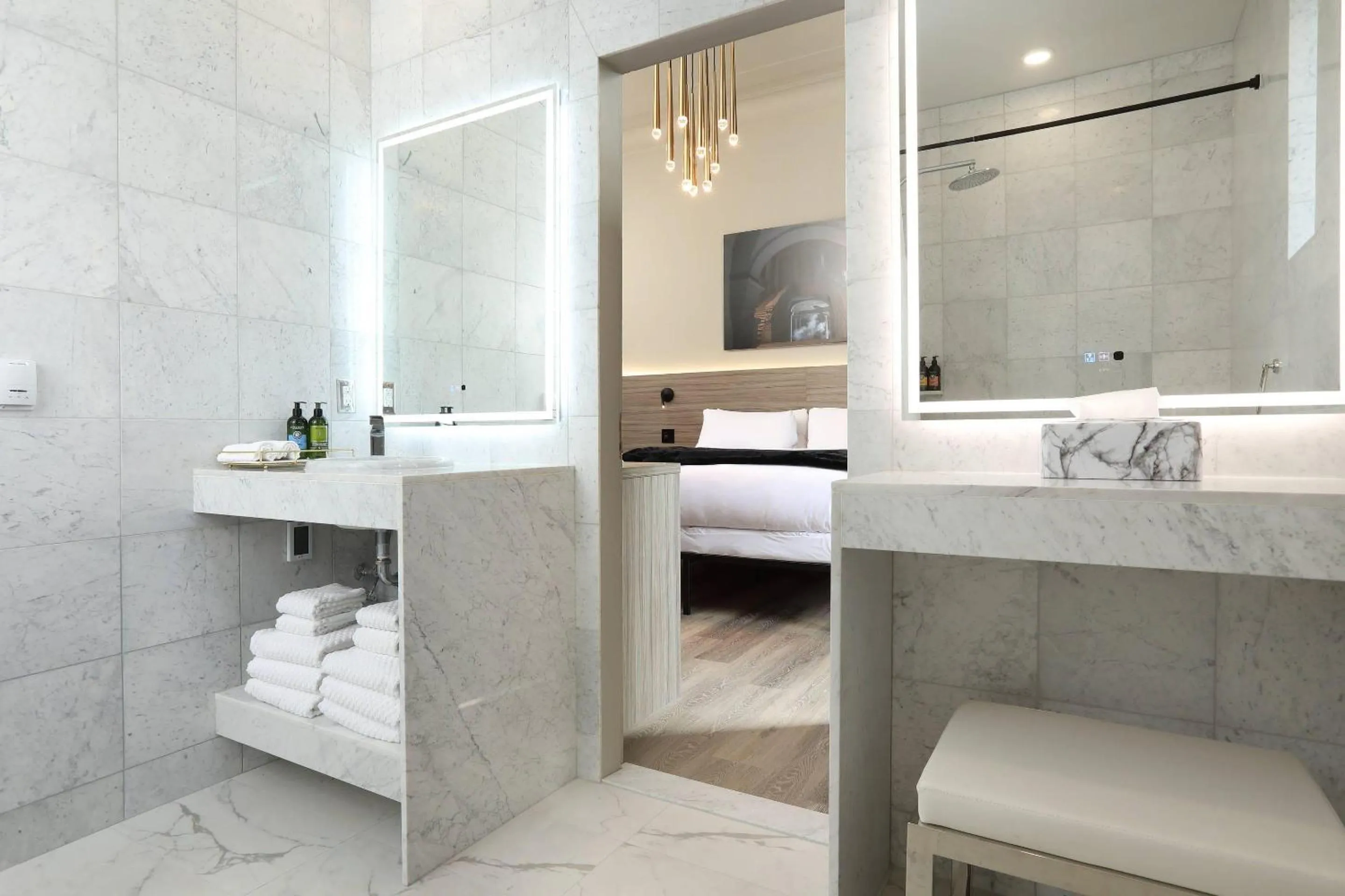 Bedroom in The Fort Garry Hotel, Spa and Conference Centre, an Ascend Collection Hotel