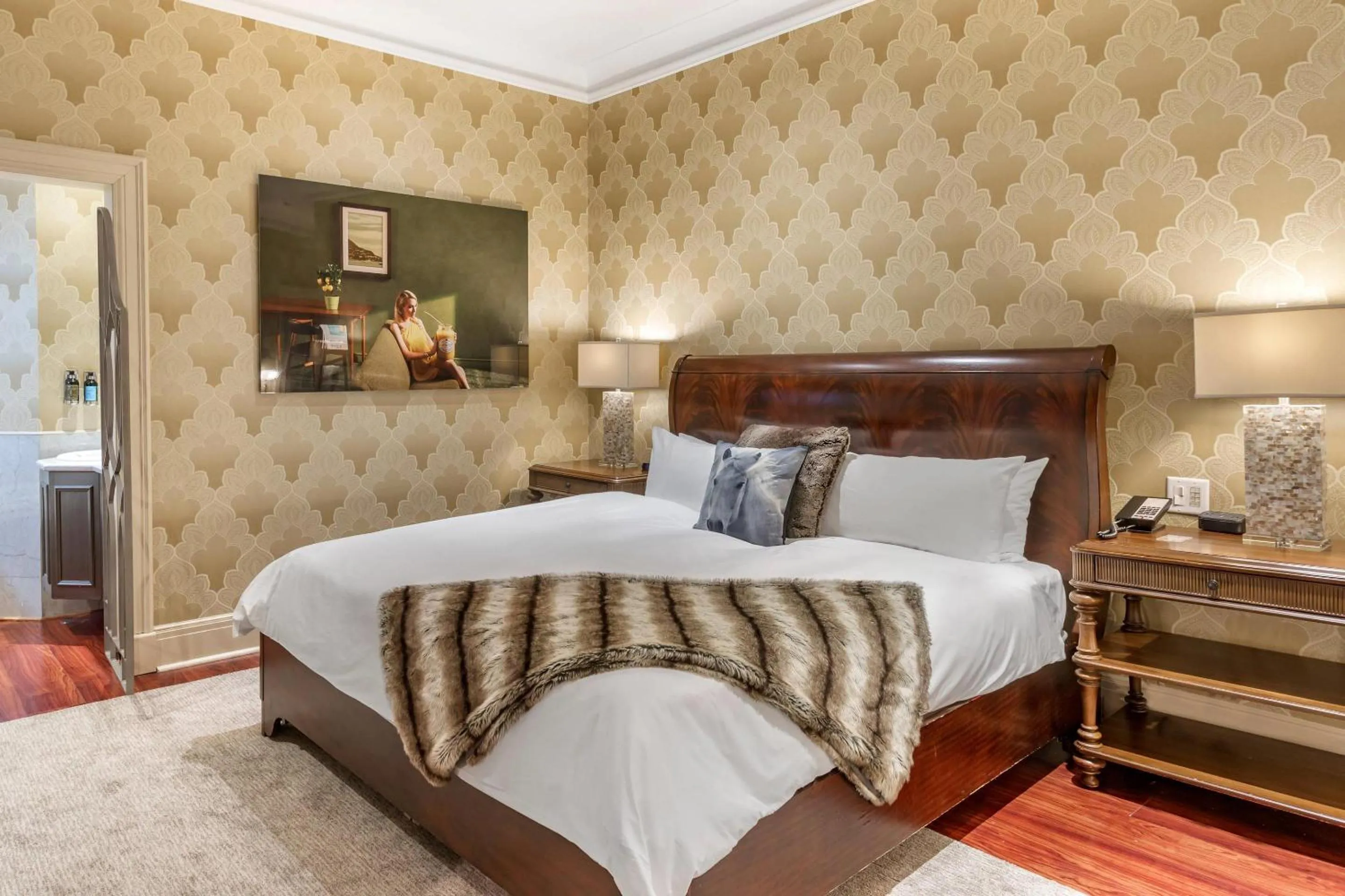 Bedroom, Bed in The Fort Garry Hotel, Spa and Conference Centre, an Ascend Collection Hotel