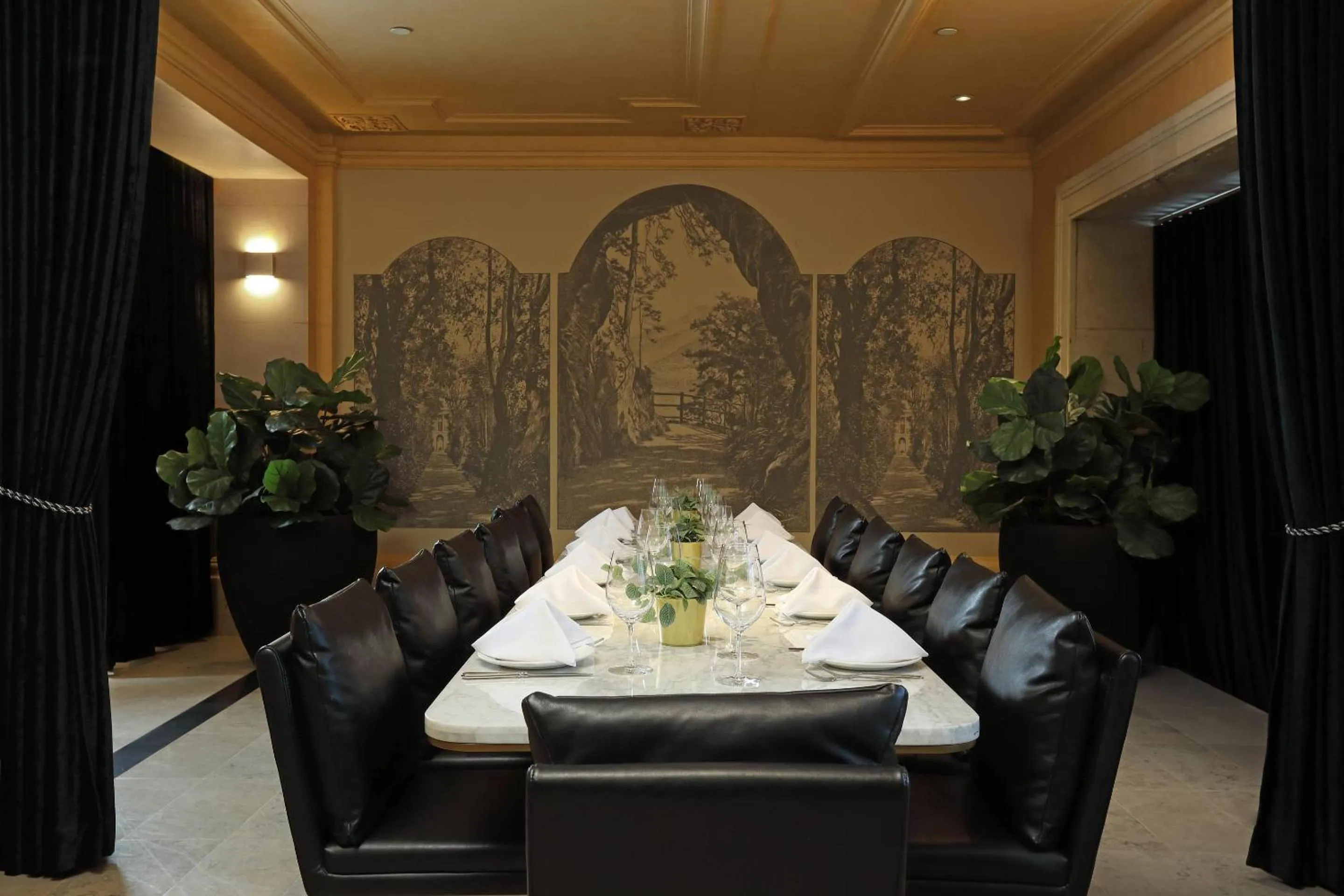 Restaurant/places to eat in The Fort Garry Hotel, Spa and Conference Centre, an Ascend Collection Hotel