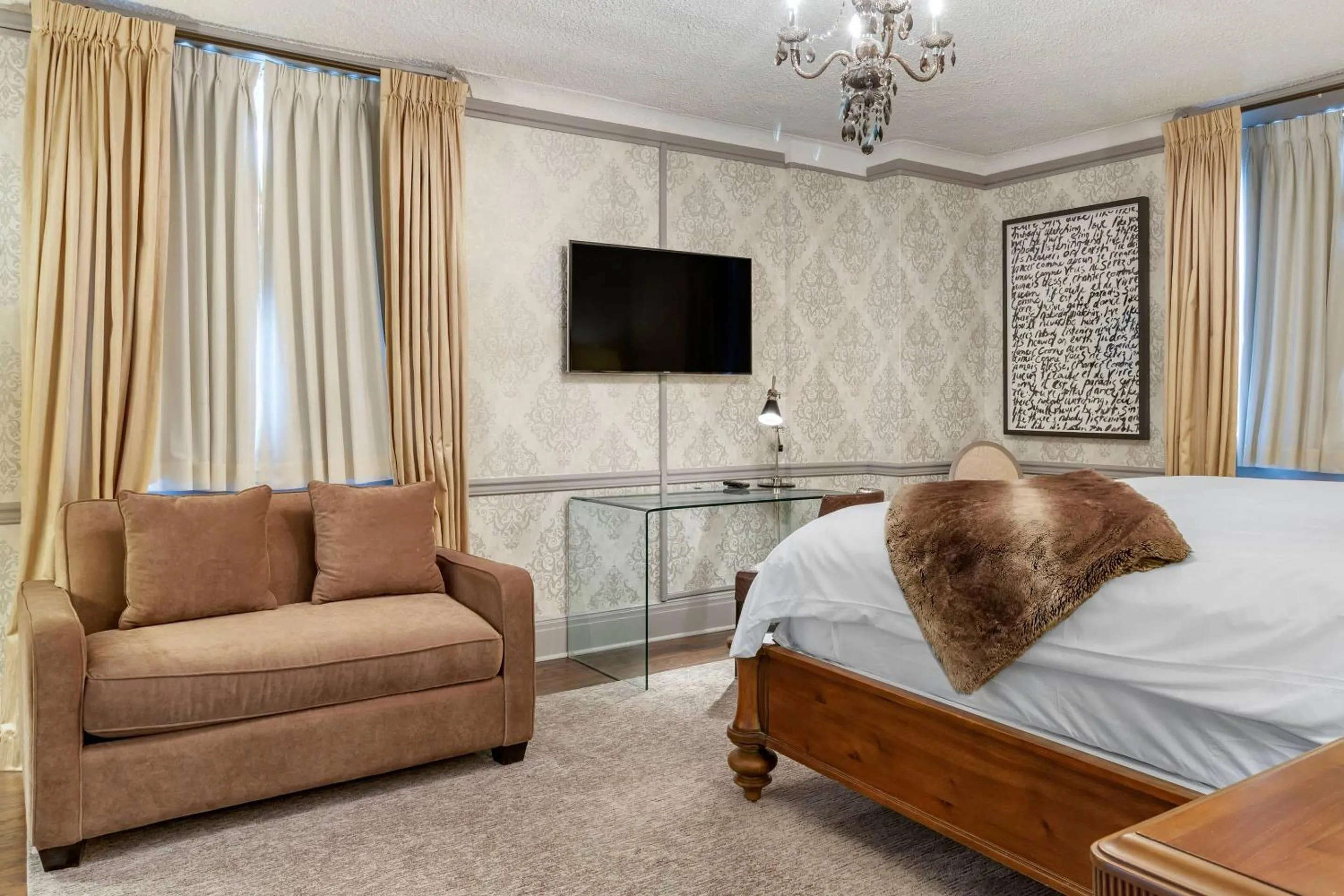 Bedroom, Bed in The Fort Garry Hotel, Spa and Conference Centre, an Ascend Collection Hotel