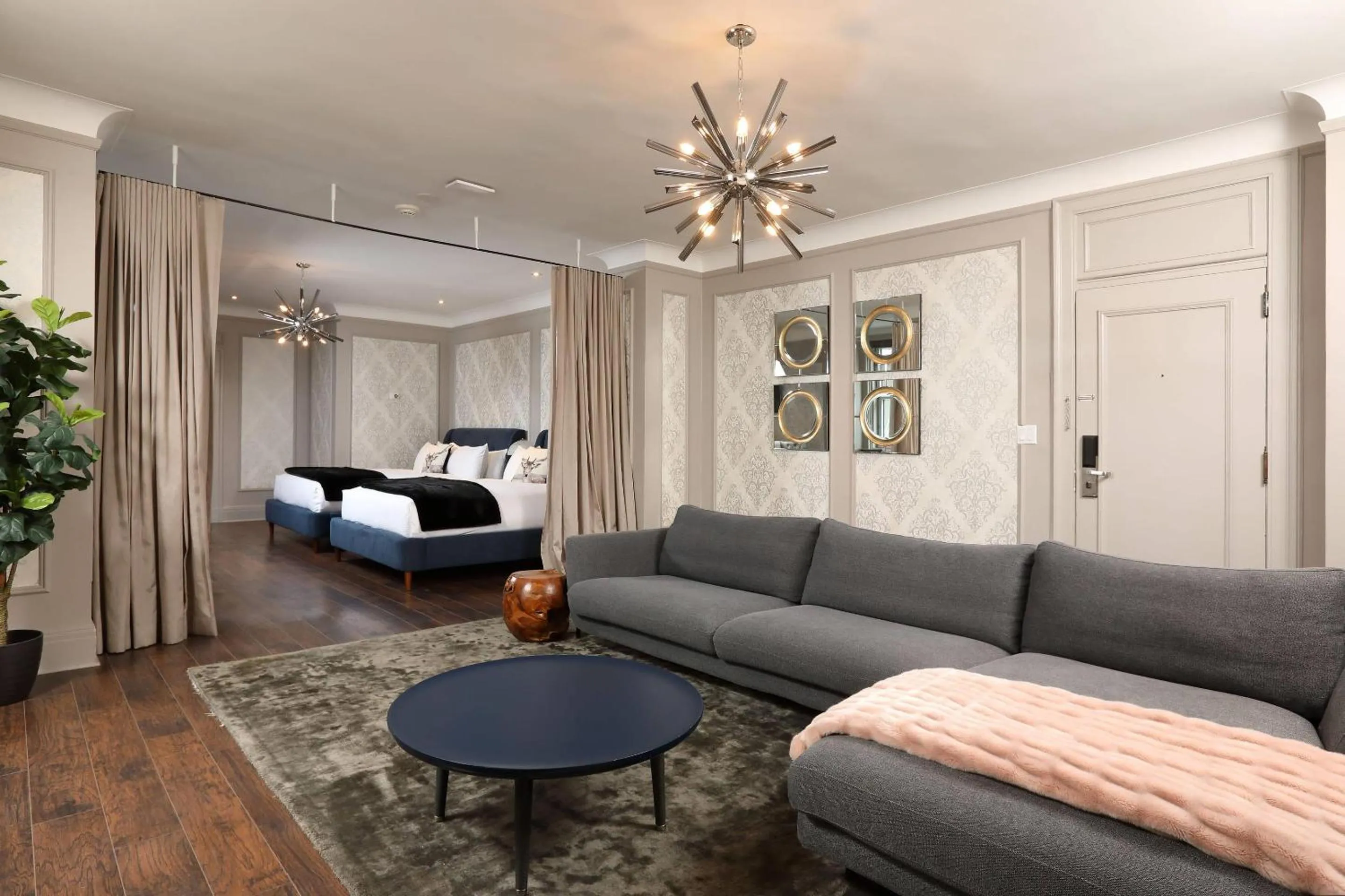 Bedroom, Bed in The Fort Garry Hotel, Spa and Conference Centre, an Ascend Collection Hotel