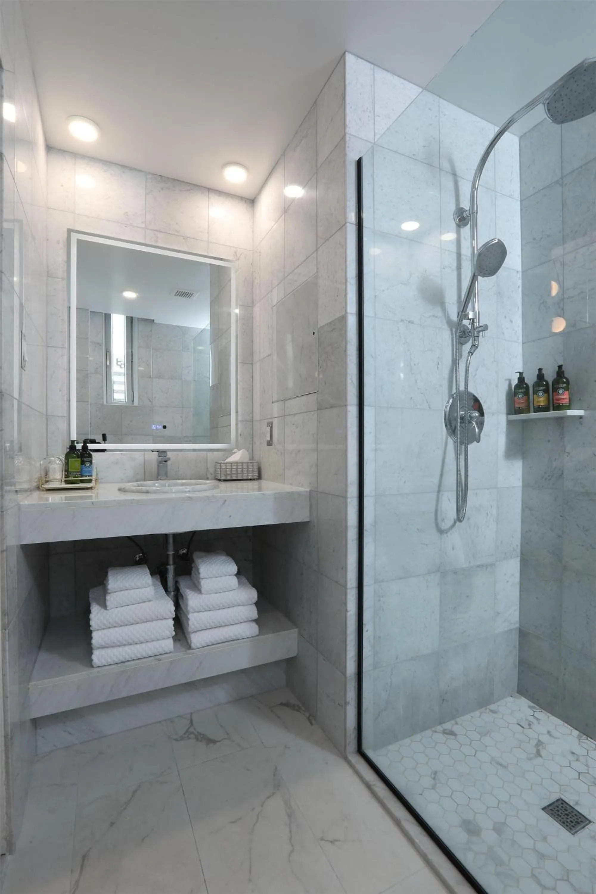 Bedroom in The Fort Garry Hotel, Spa and Conference Centre, an Ascend Collection Hotel