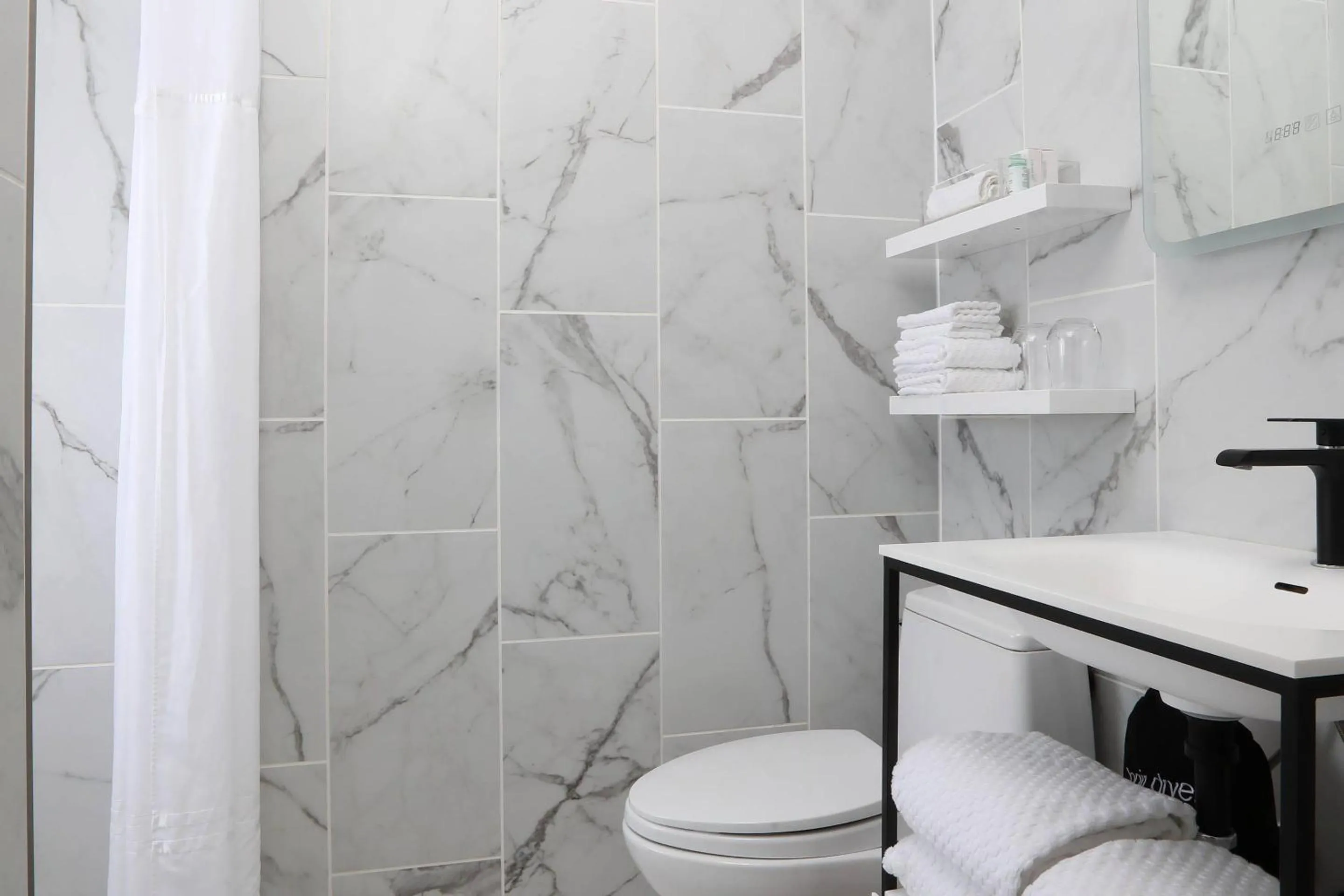 Bedroom in The Fort Garry Hotel, Spa and Conference Centre, an Ascend Collection Hotel