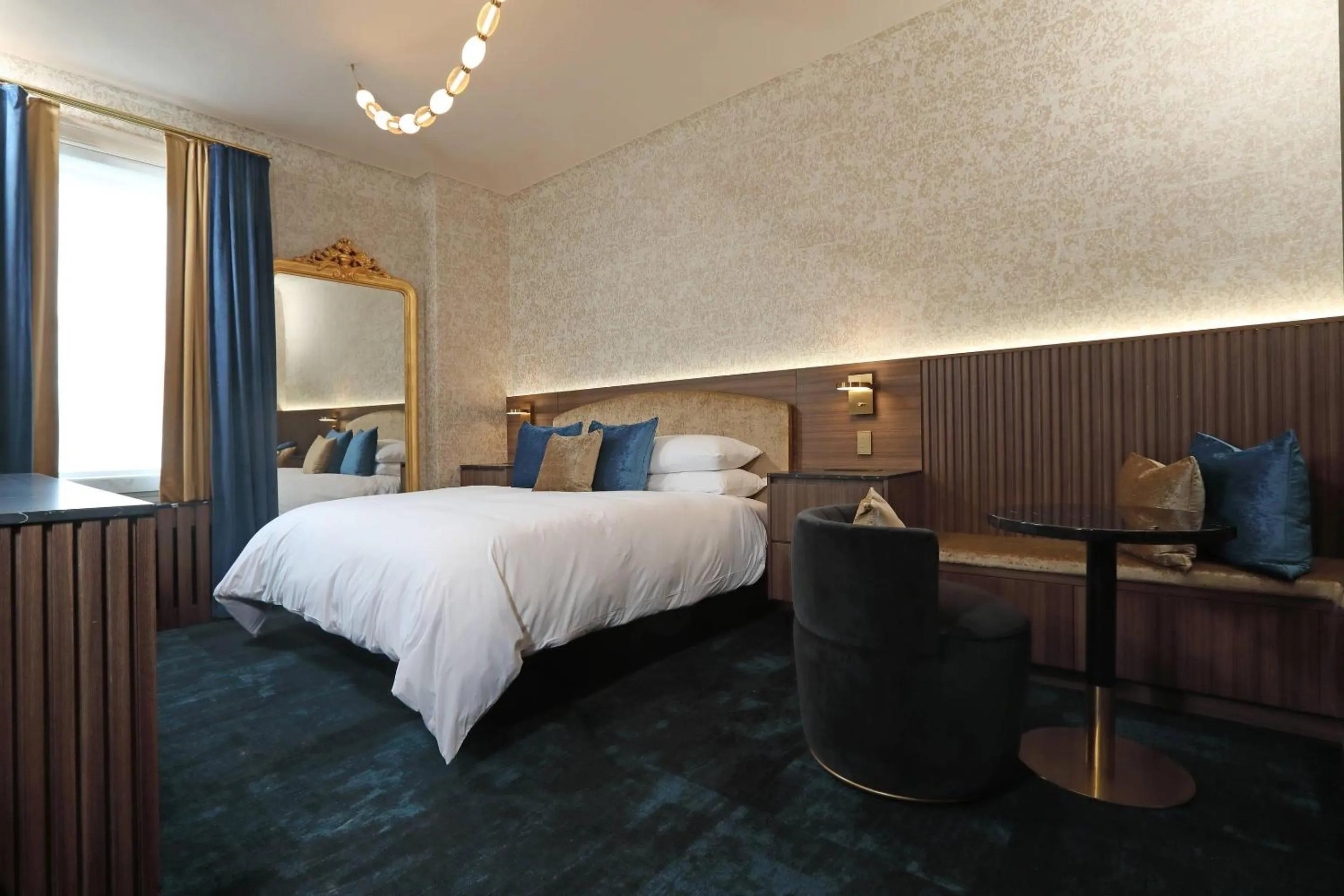 Bedroom, Bed in The Fort Garry Hotel, Spa and Conference Centre, an Ascend Collection Hotel