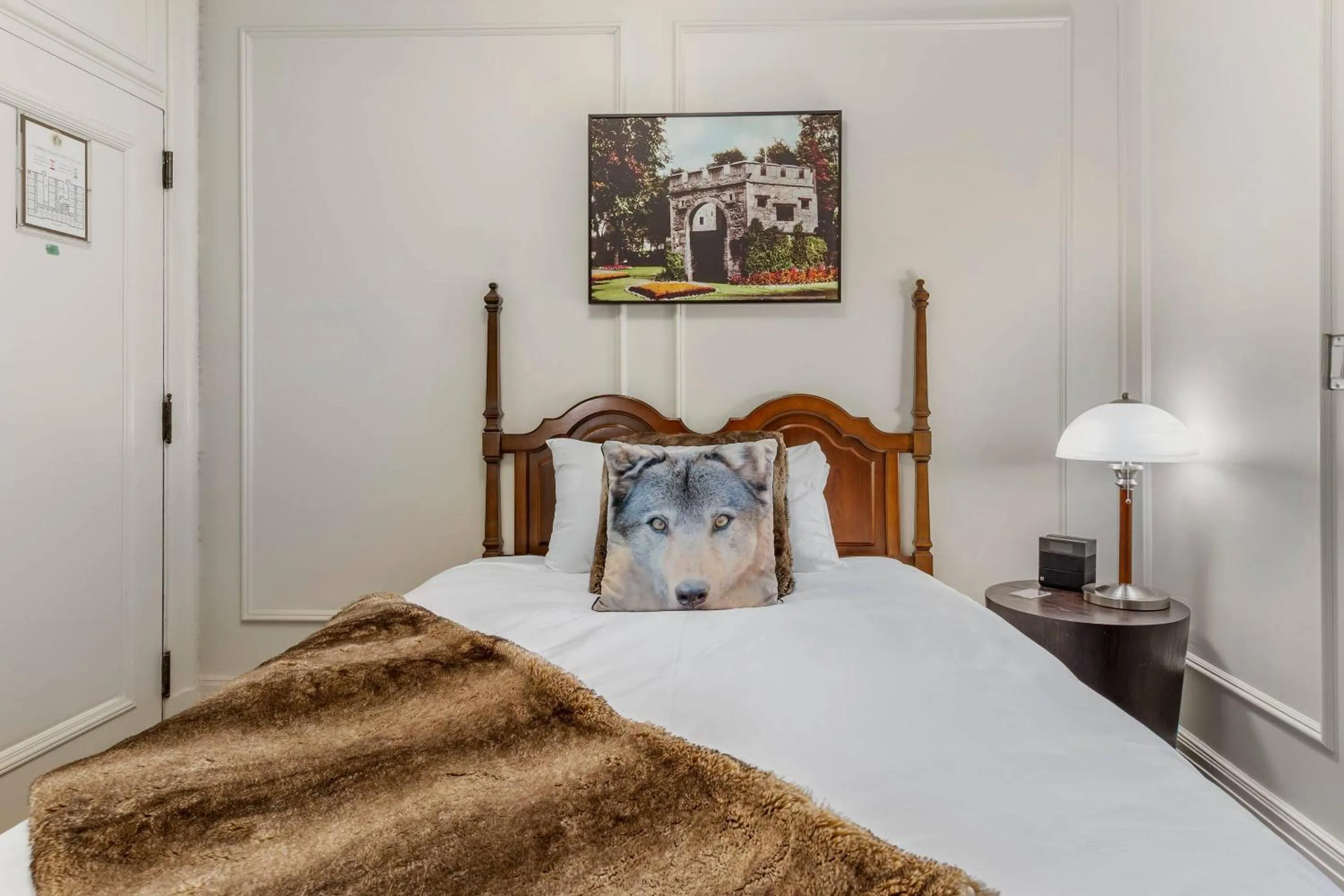 Bedroom, Bed in The Fort Garry Hotel, Spa and Conference Centre, an Ascend Collection Hotel