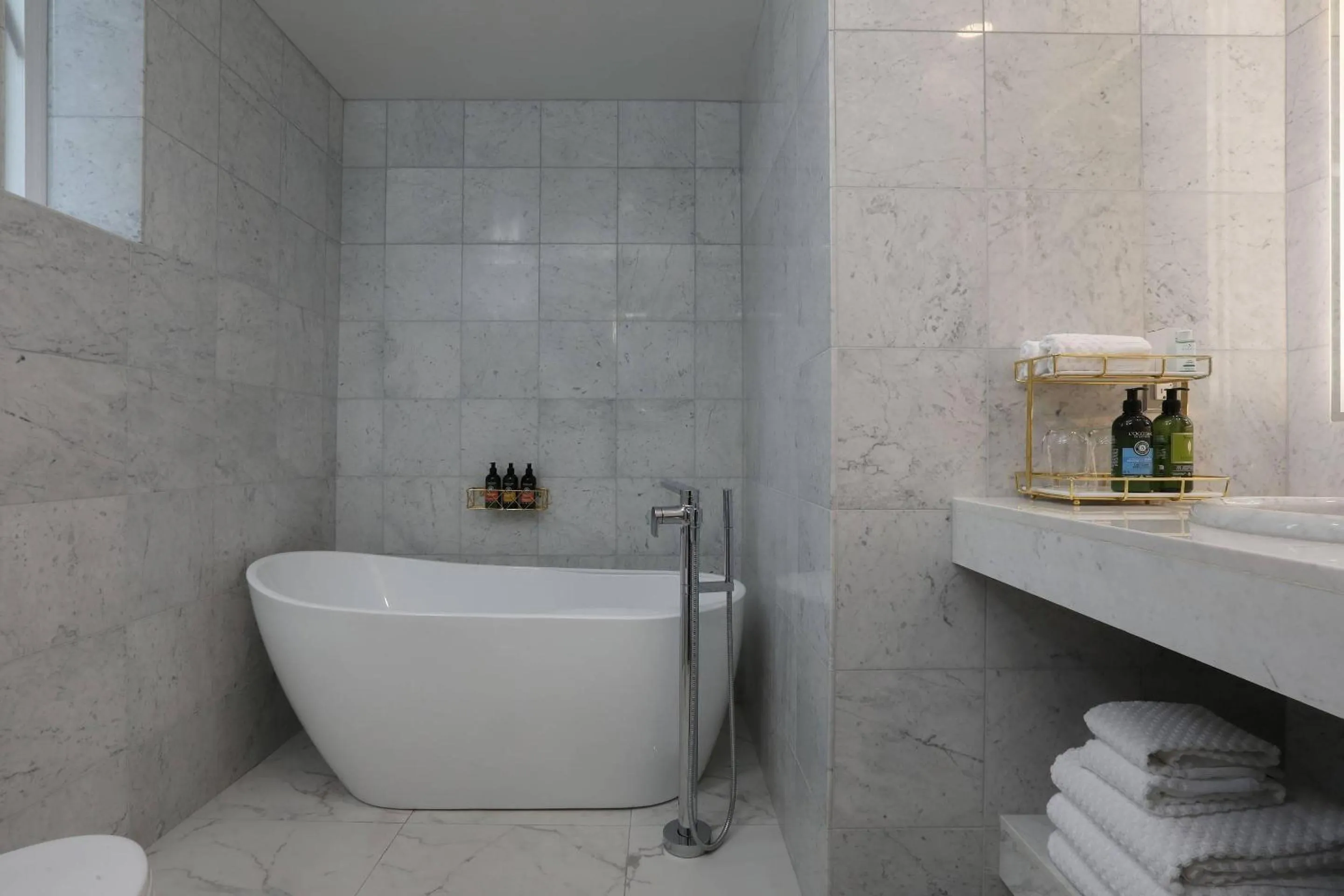 Bedroom in The Fort Garry Hotel, Spa and Conference Centre, an Ascend Collection Hotel