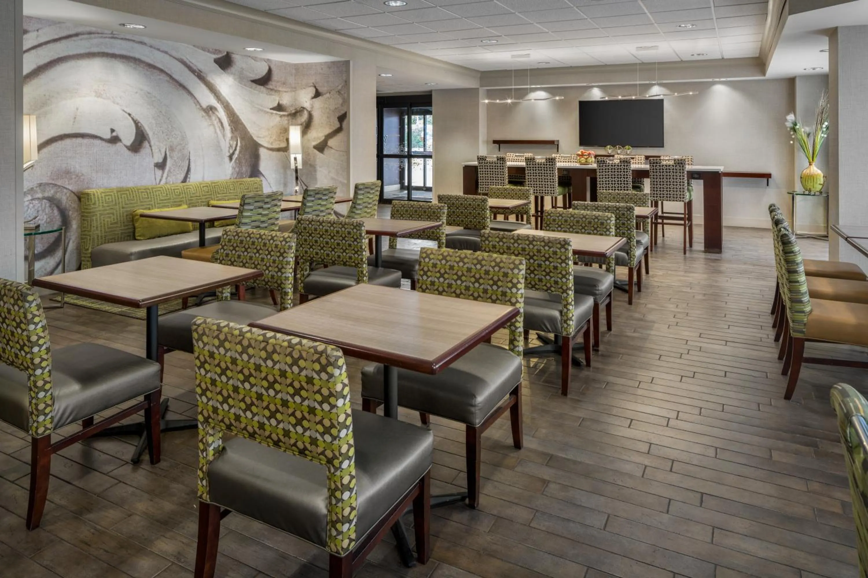 Restaurant/places to eat in Hampton Inn Rochester - Irondequoit