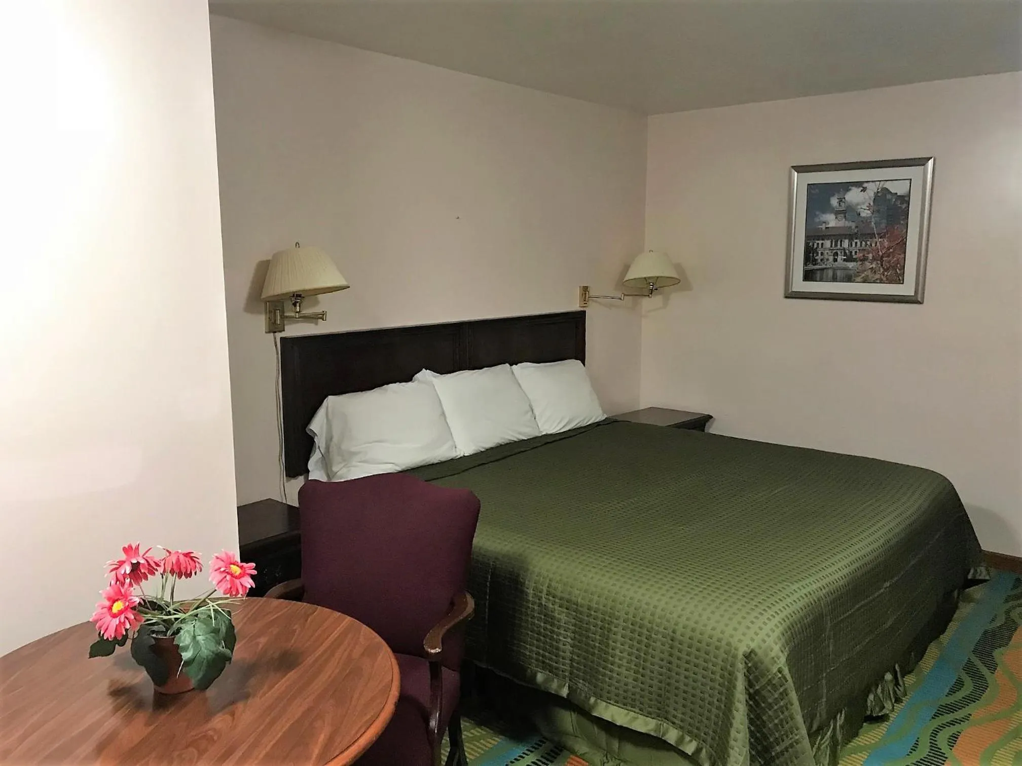 Photo of the whole room, Bed in Atlantic Motel