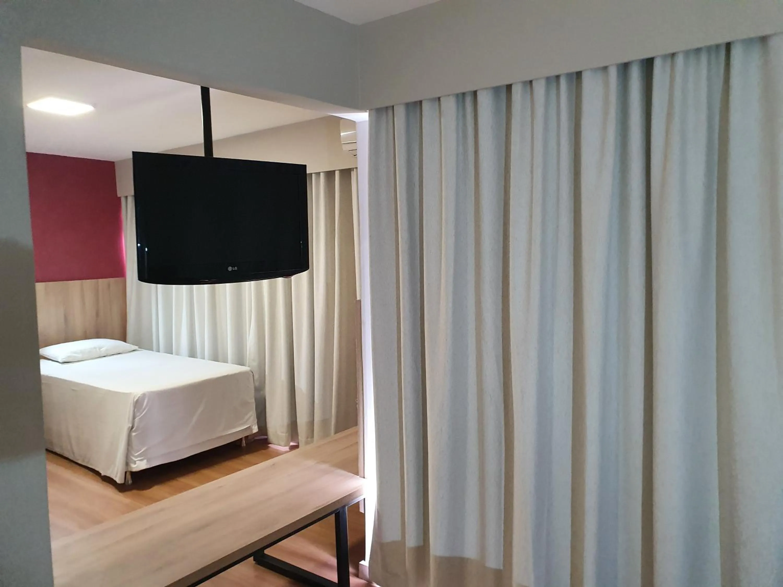 Bed in Alta Reggia Plaza Hotel