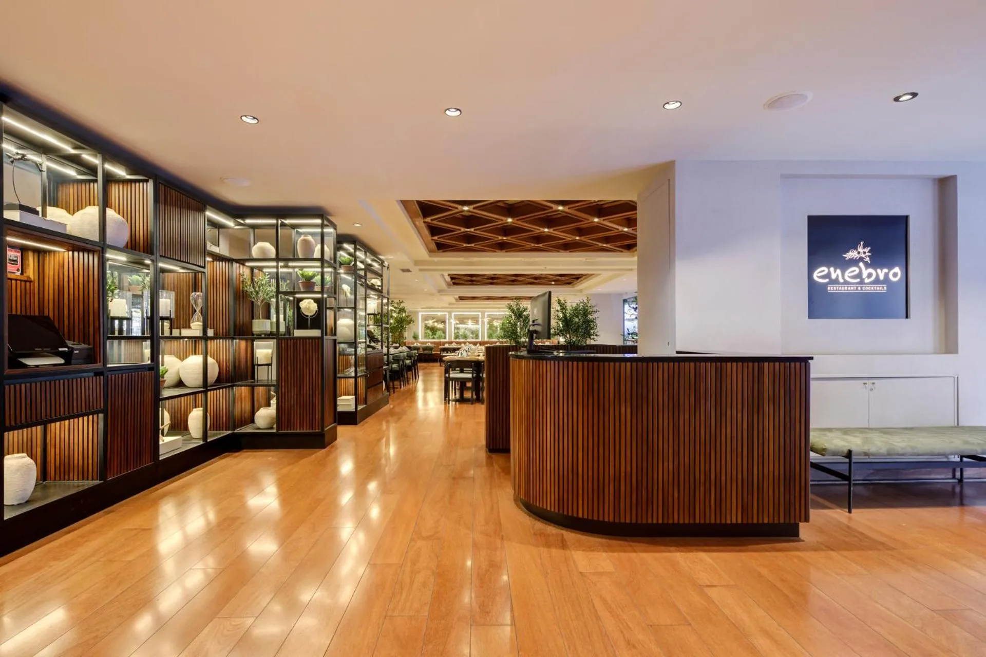 Restaurant/places to eat in Plaza El Bosque Ebro