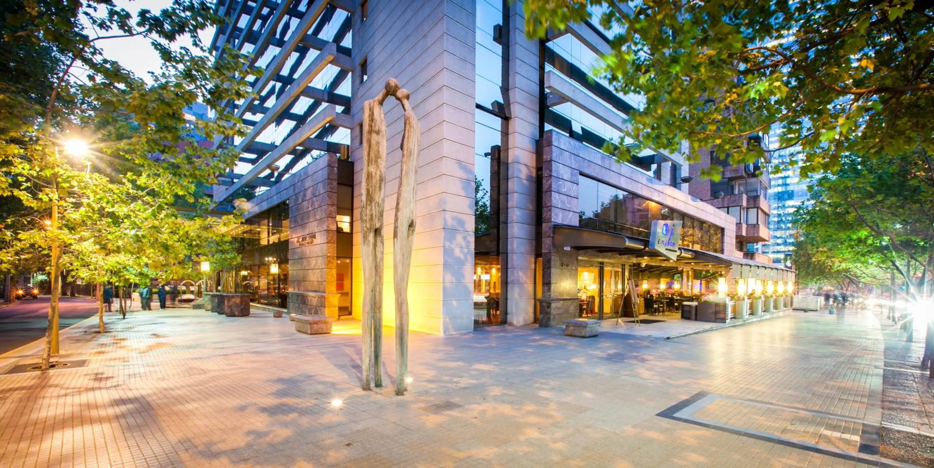 Facade/entrance in Plaza El Bosque Ebro